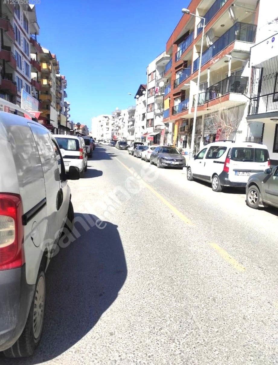 Kuşadası İkiçeşmelik’te Yenilenmiş Merkezi Konumda Satılık 2+1! - Görsel 10