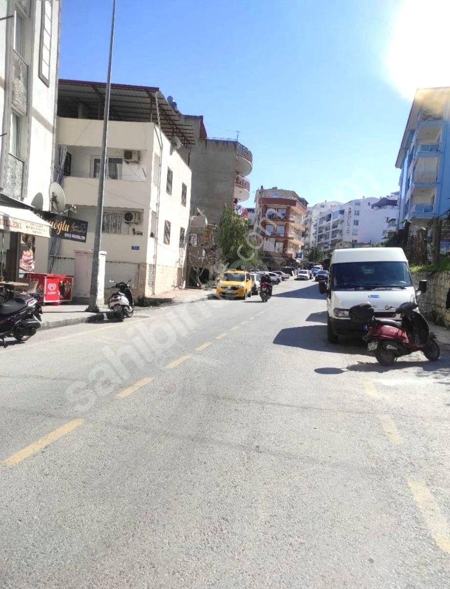 Kuşadası İkiçeşmelik’te Yenilenmiş Merkezi Konumda Satılık 2+1! - Görsel 11
