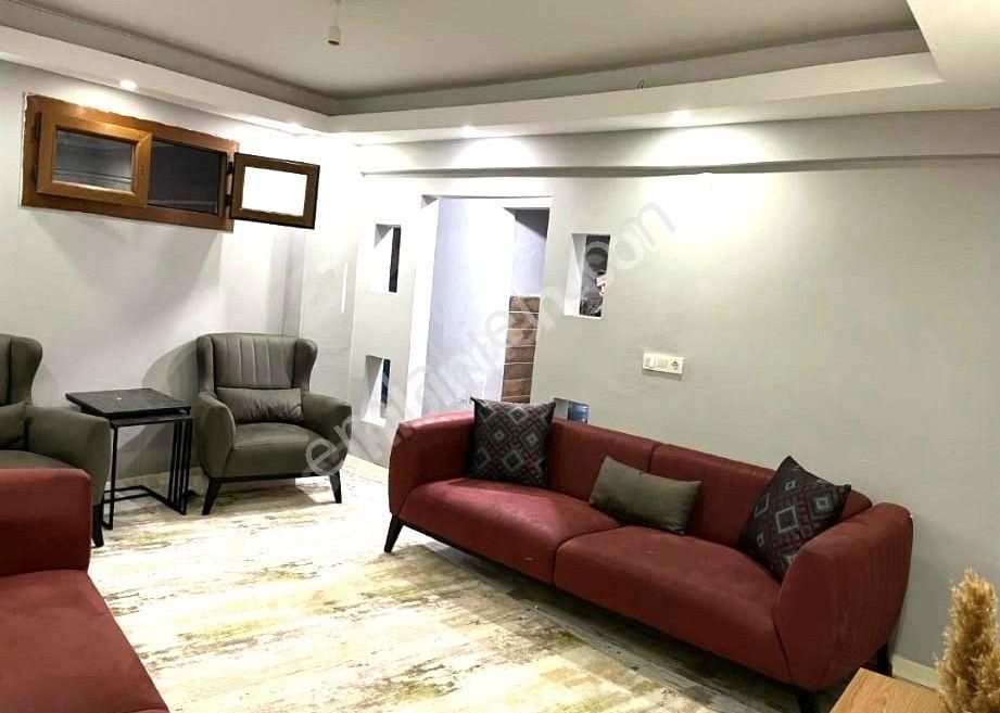 Kuşadası İkiçeşmelik’te Yenilenmiş Merkezi Konumda Satılık 2+1! - Görsel 3