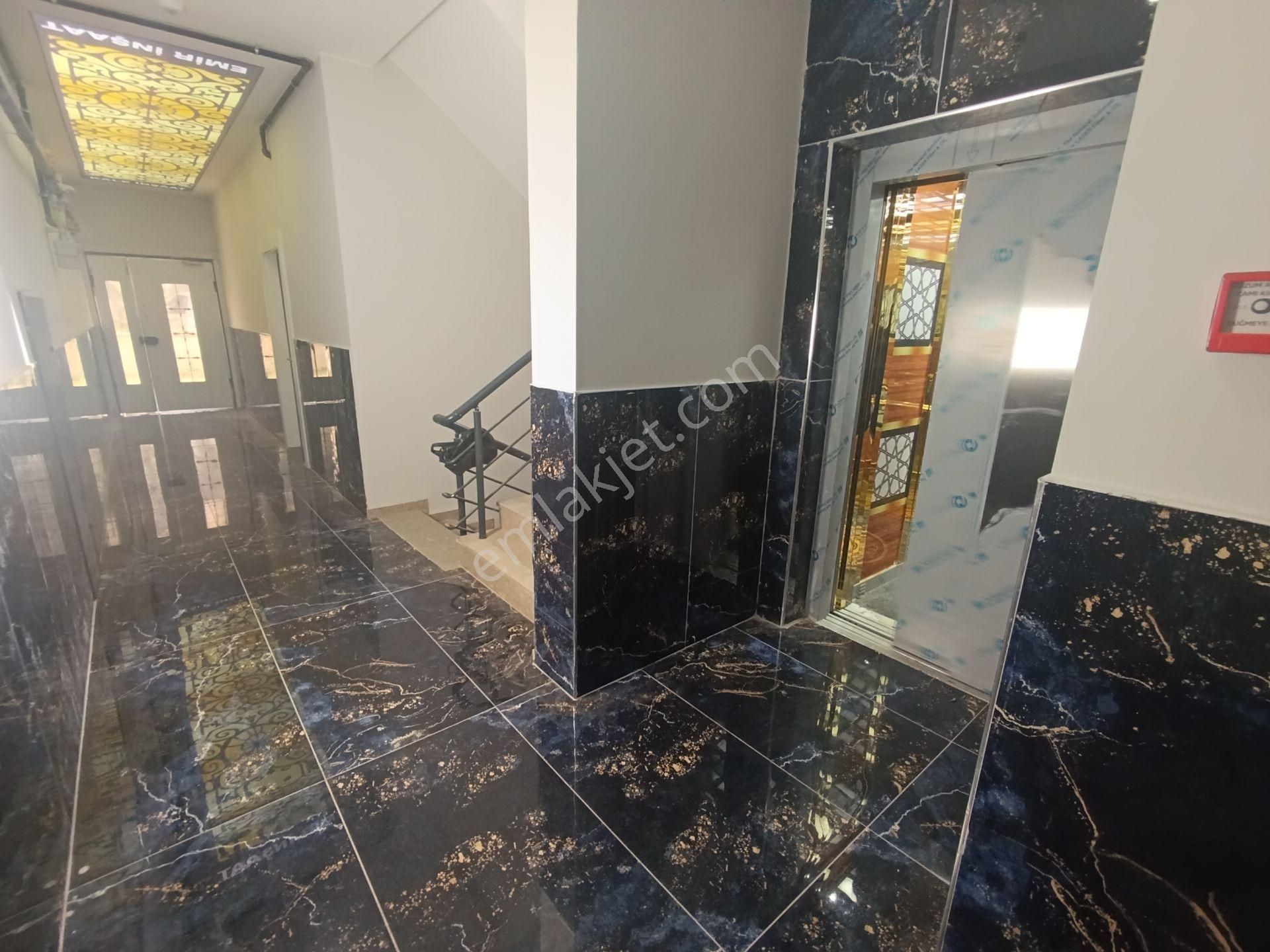 Pendik Esenyalıda Sıfır Satılık 2+1 Asansör Otoparklı Manzaralı Lüks Daire - Görsel 26