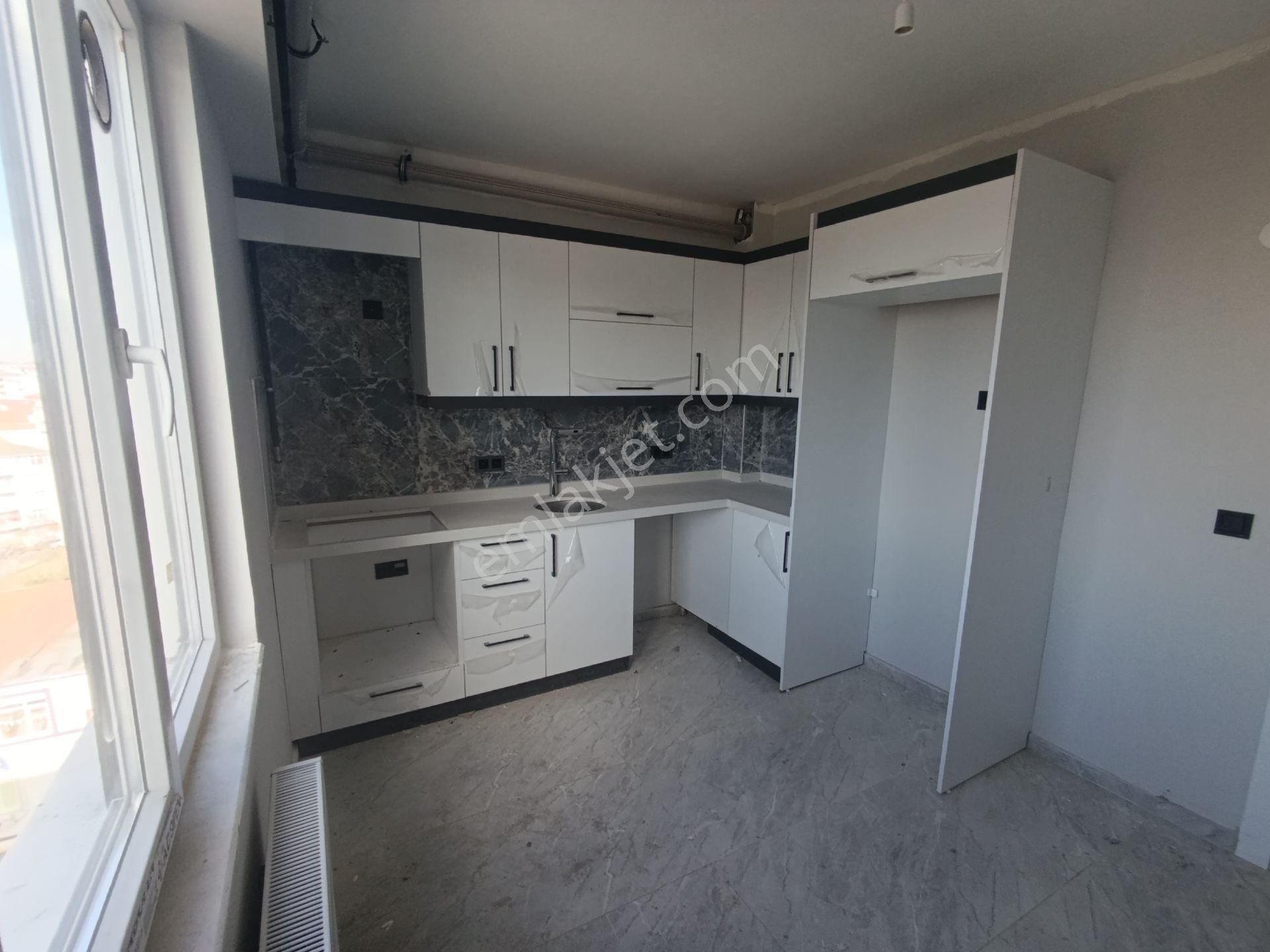 Pendik Esenyalıda Sıfır Satılık 2+1 Asansör Otoparklı Manzaralı Lüks Daire - Görsel 21