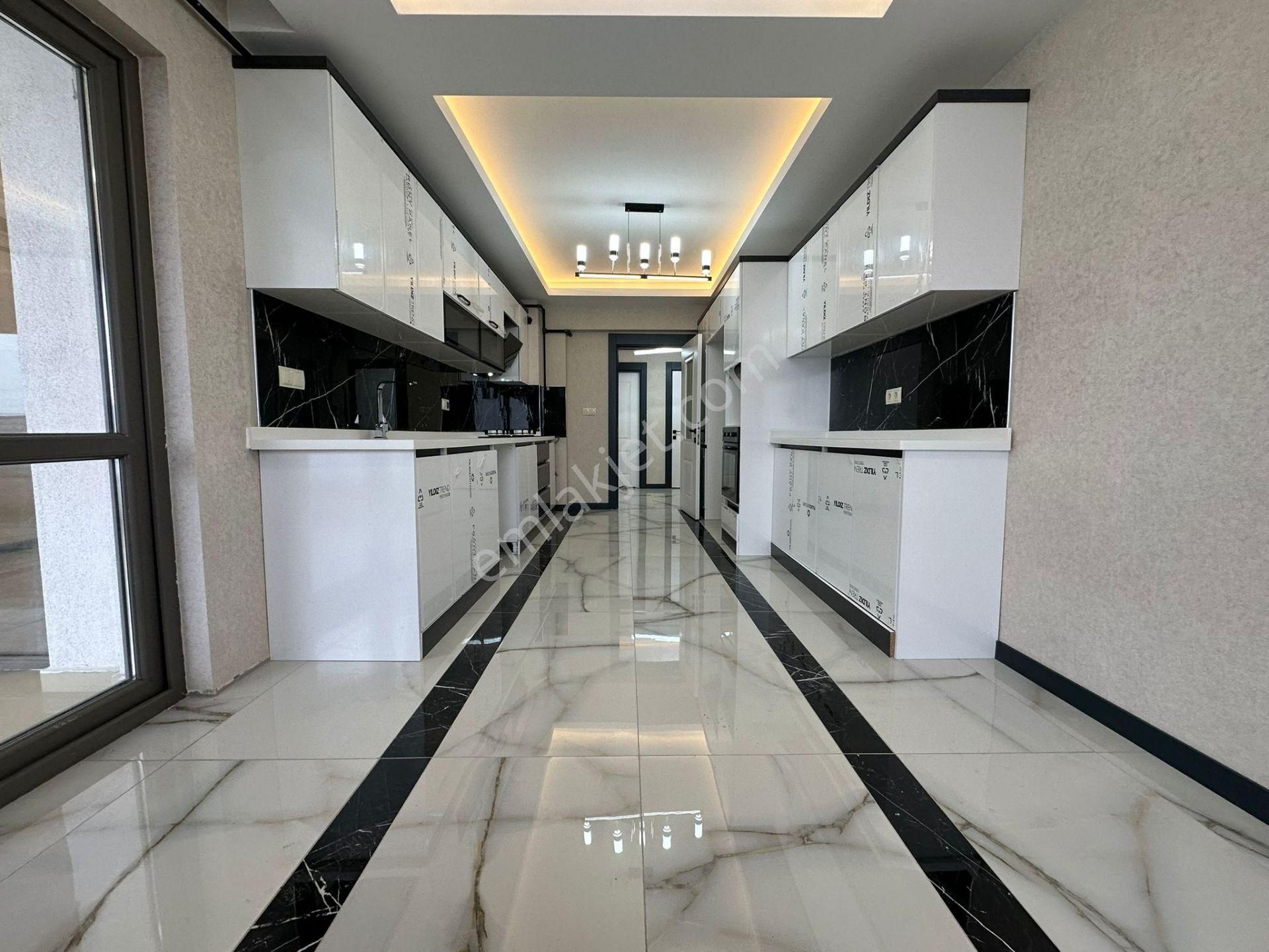 Pursaklar Mehmet Zengin Emlak'tan Kapalı Otoparklı Lüks Sitede 6.kat 4+1 Ful Yapılı Daire - Görsel 4