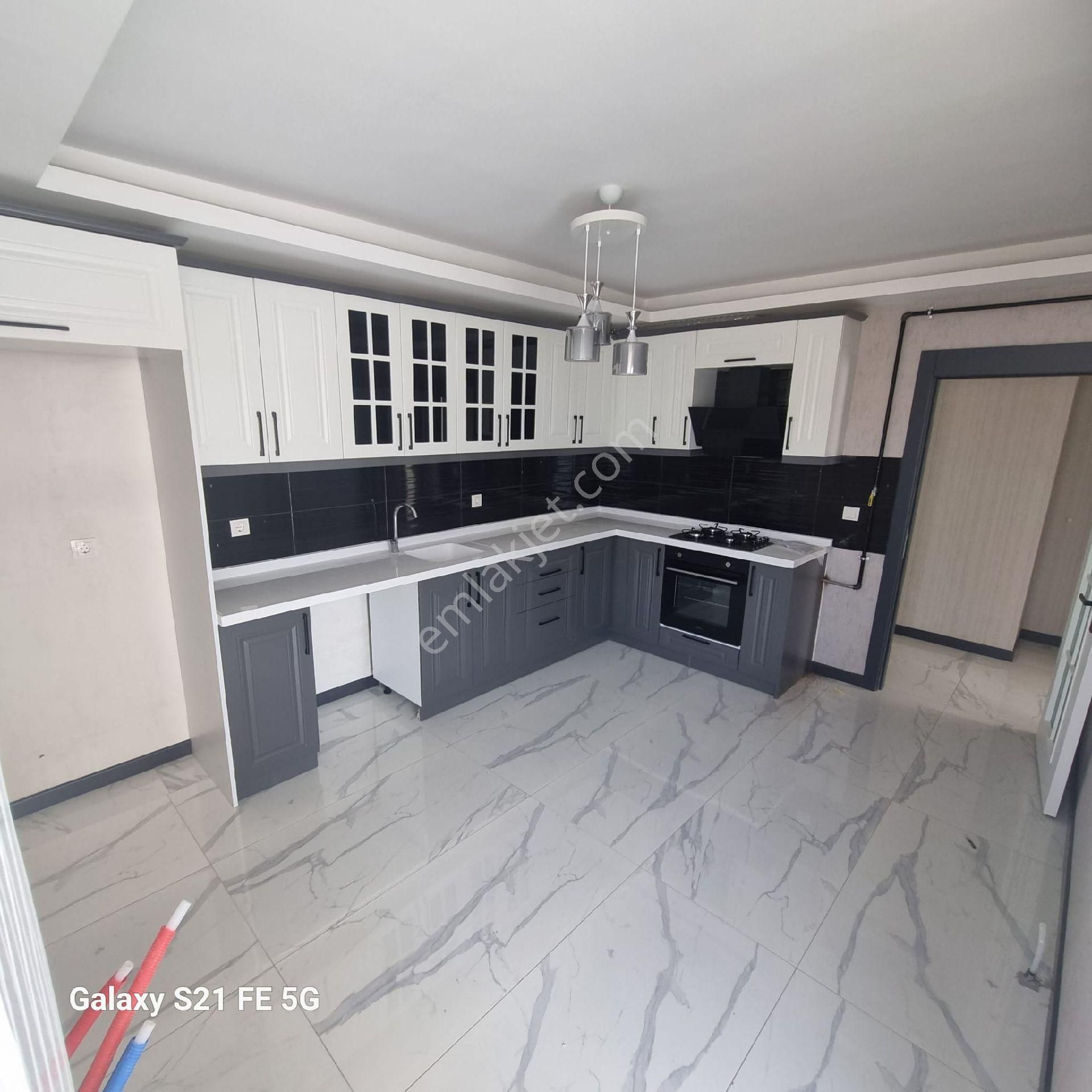 3+1 Arakat Ultra Lüks Yapılı Geniş Okullar Bölgesinde