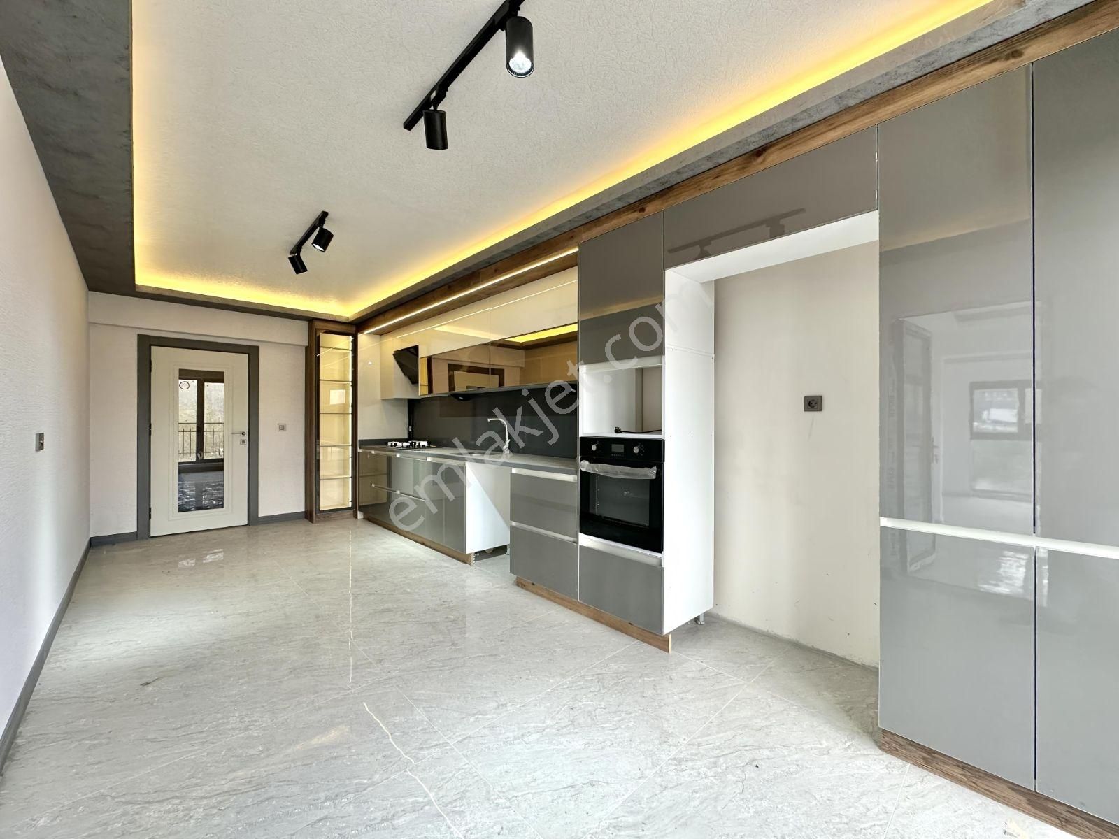 Site İçinde | Lüks Yapılı | 180 M² | Teraslı 4+1 | Yerden Isıtma