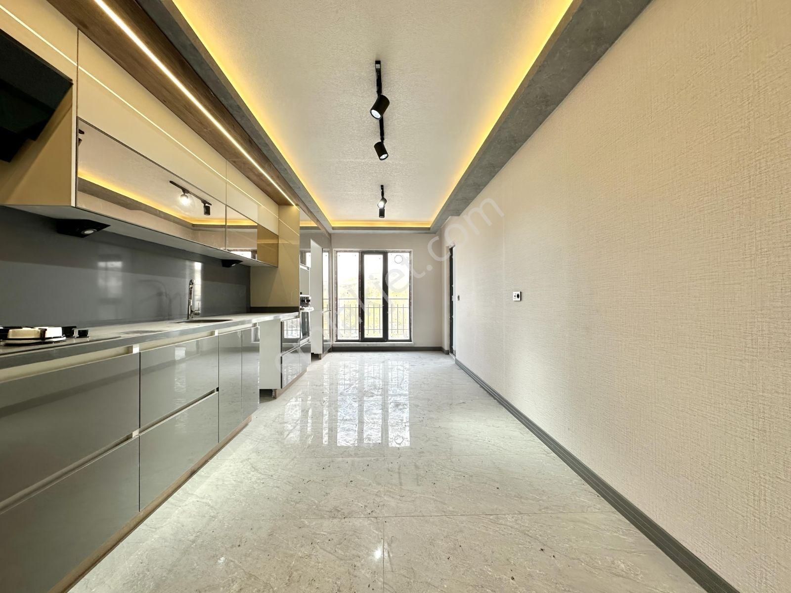 Site İçinde | Lüks Yapılı | 180 M² | Teraslı 4+1 | Yerden Isıtma - Görsel 10