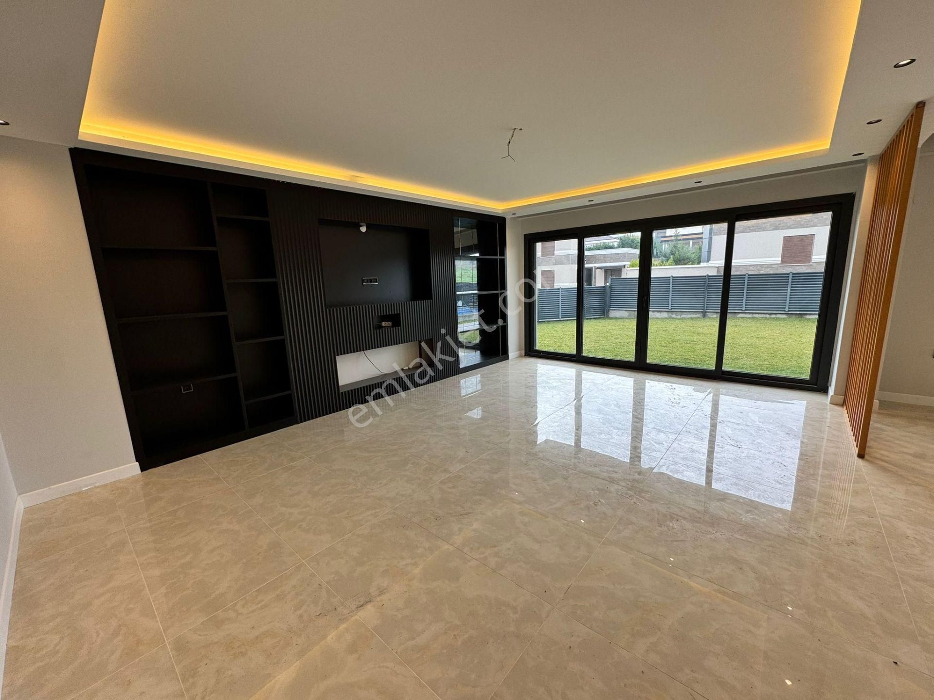 Remax Mid'den Satılık Havuzlu Villa /karesi Yeni Mahalle'de - Görsel 11