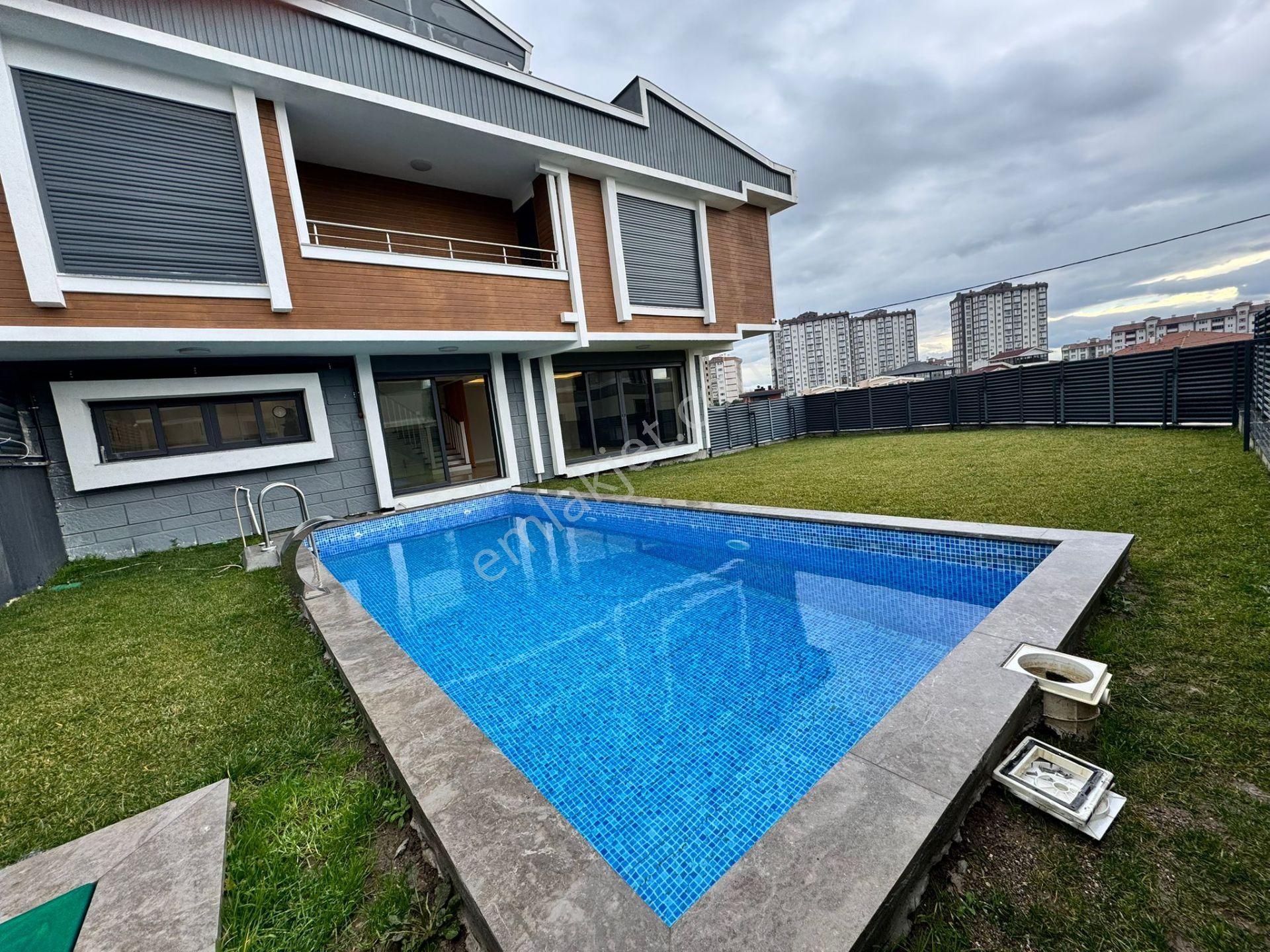 Remax Mid'den Satılık Havuzlu Villa /karesi Yeni Mahalle'de - Görsel 1