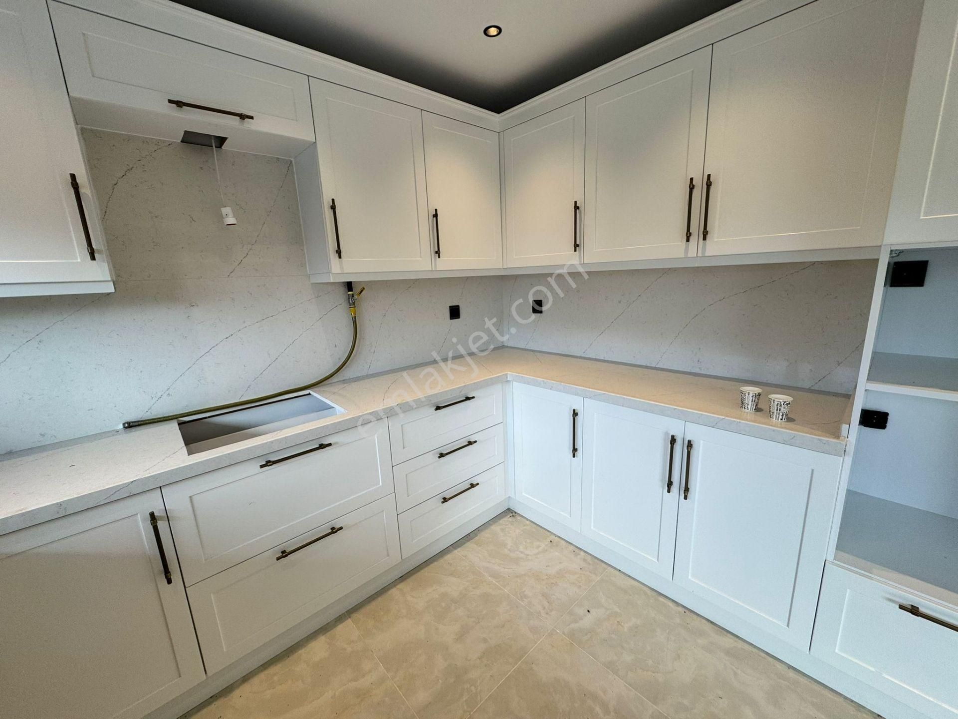 Remax Mid'den Satılık Havuzlu Villa /karesi Yeni Mahalle'de - Görsel 14