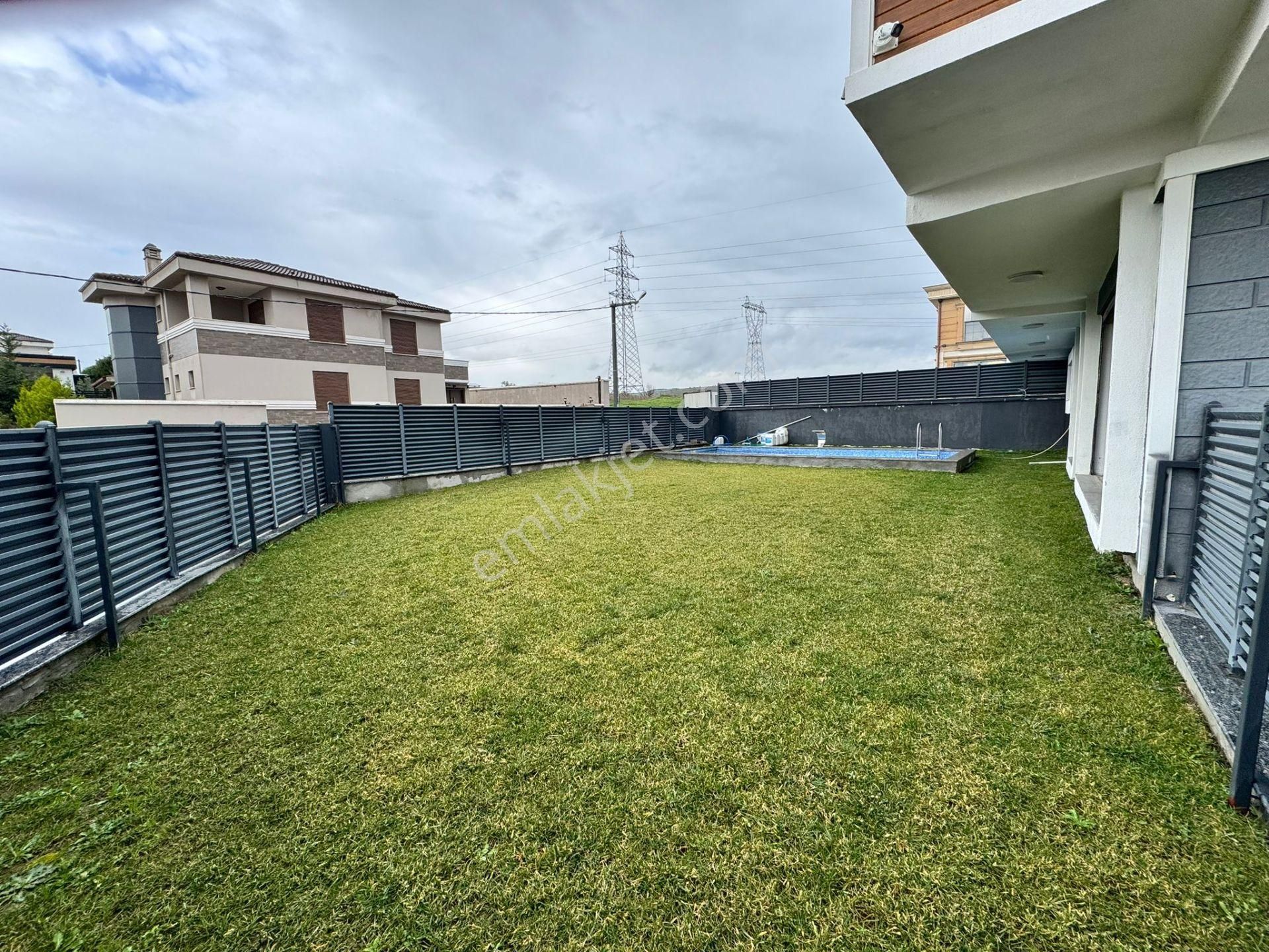 Remax Mid'den Satılık Havuzlu Villa /karesi Yeni Mahalle'de - Görsel 6