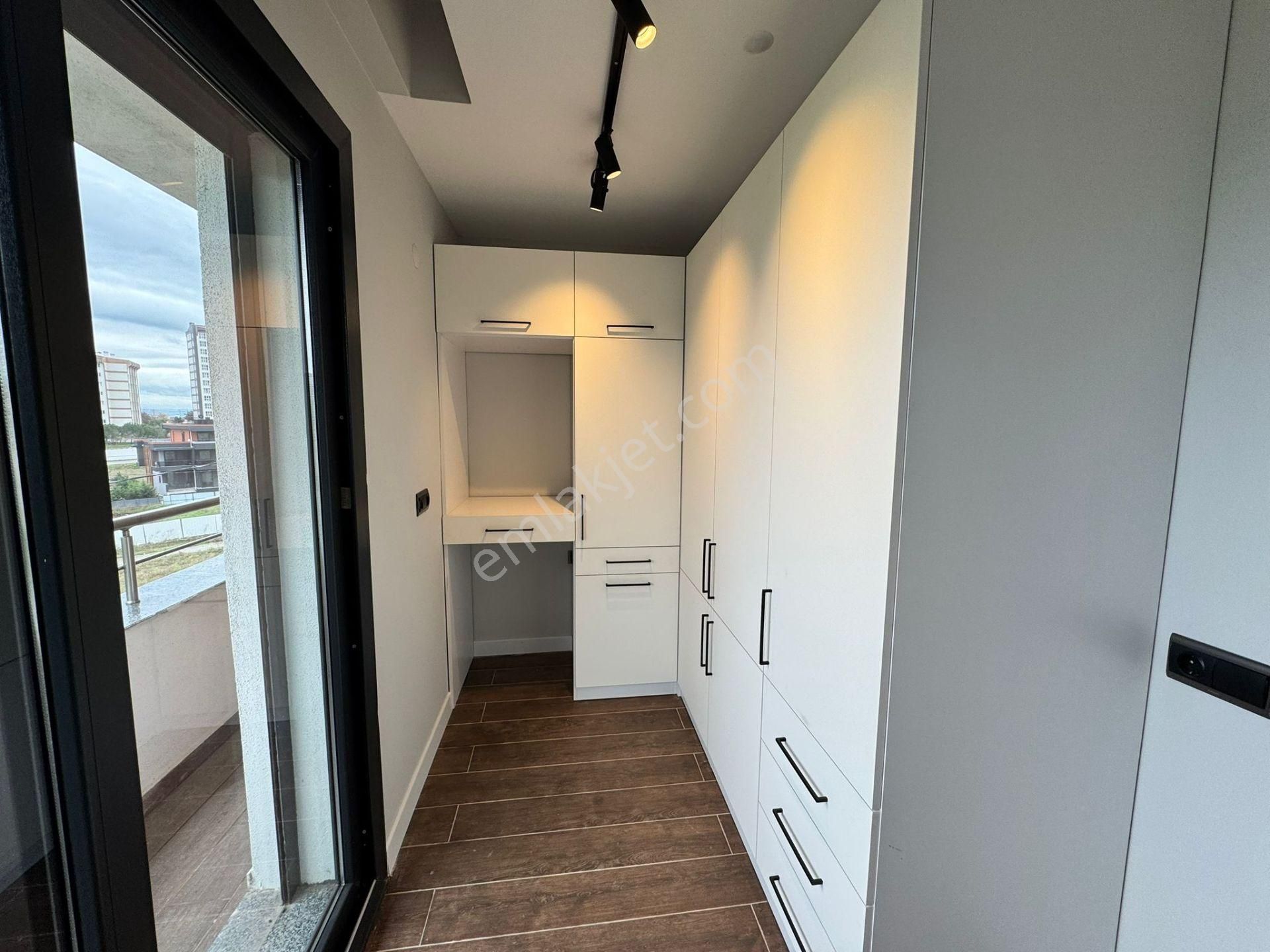 Remax Mid'den Satılık Havuzlu Villa /karesi Yeni Mahalle'de - Görsel 21