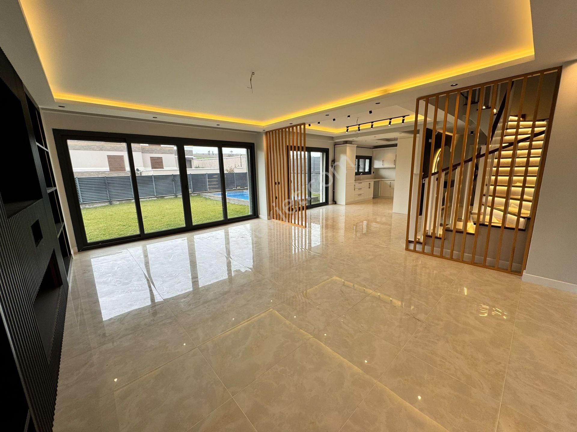 Remax Mid'den Satılık Havuzlu Villa /karesi Yeni Mahalle'de - Görsel 7