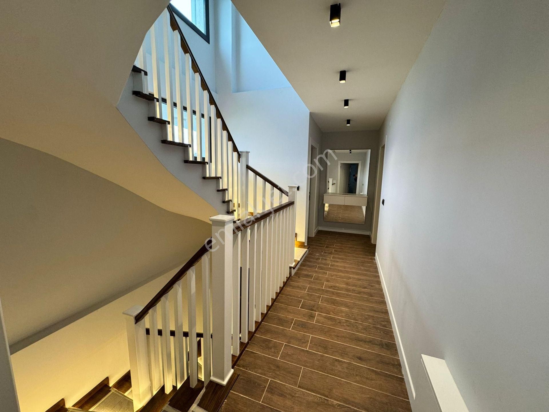 Remax Mid'den Satılık Havuzlu Villa /karesi Yeni Mahalle'de - Görsel 16