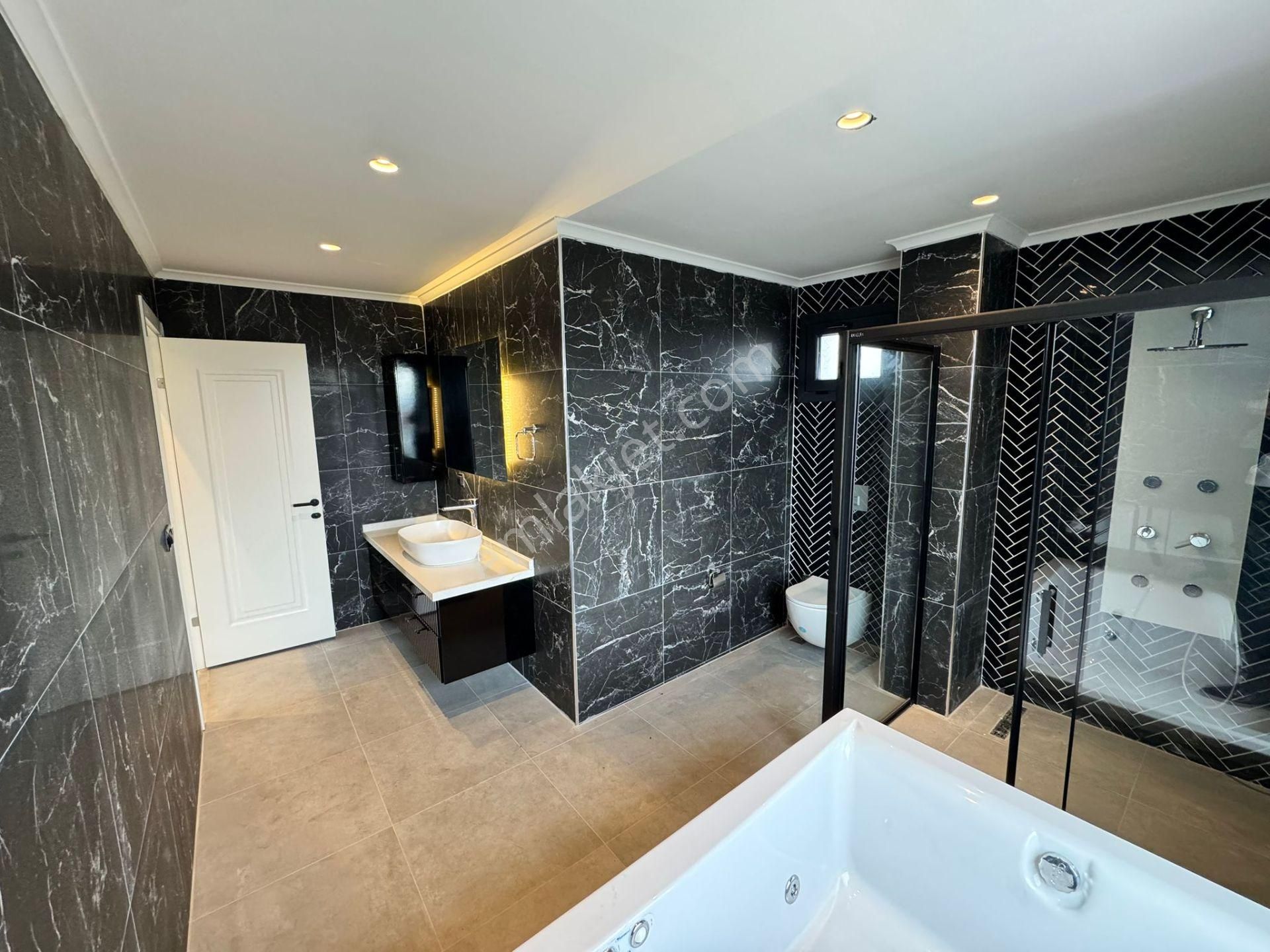 Remax Mid'den Satılık Havuzlu Villa /karesi Yeni Mahalle'de - Görsel 32