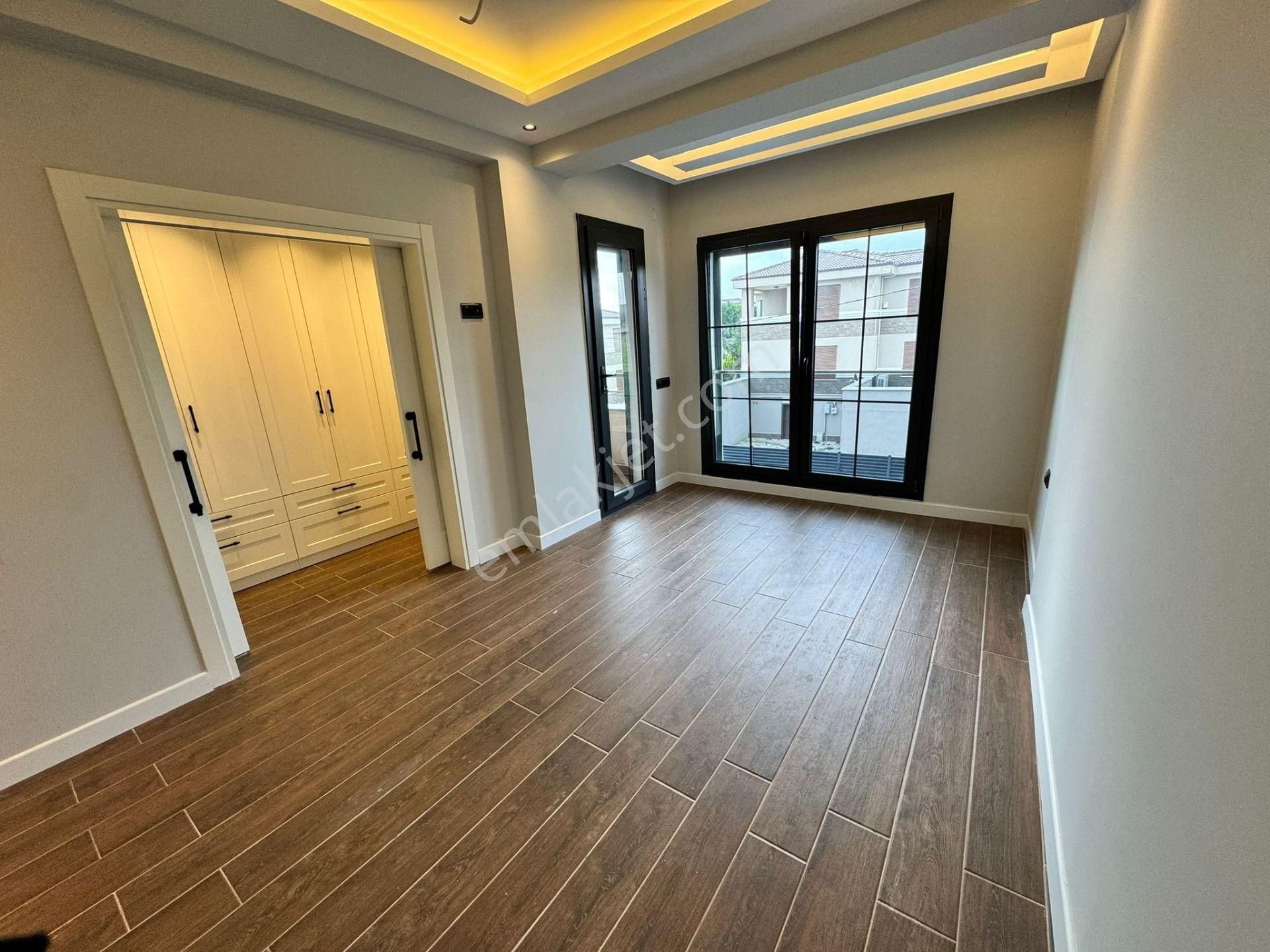 Remax Mid'den Satılık Havuzlu Villa /karesi Yeni Mahalle'de - Görsel 23