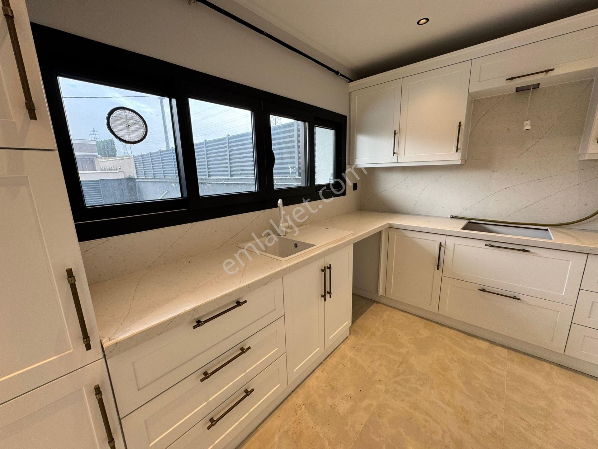 Remax Mid'den Satılık Havuzlu Villa /karesi Yeni Mahalle'de - Görsel 15