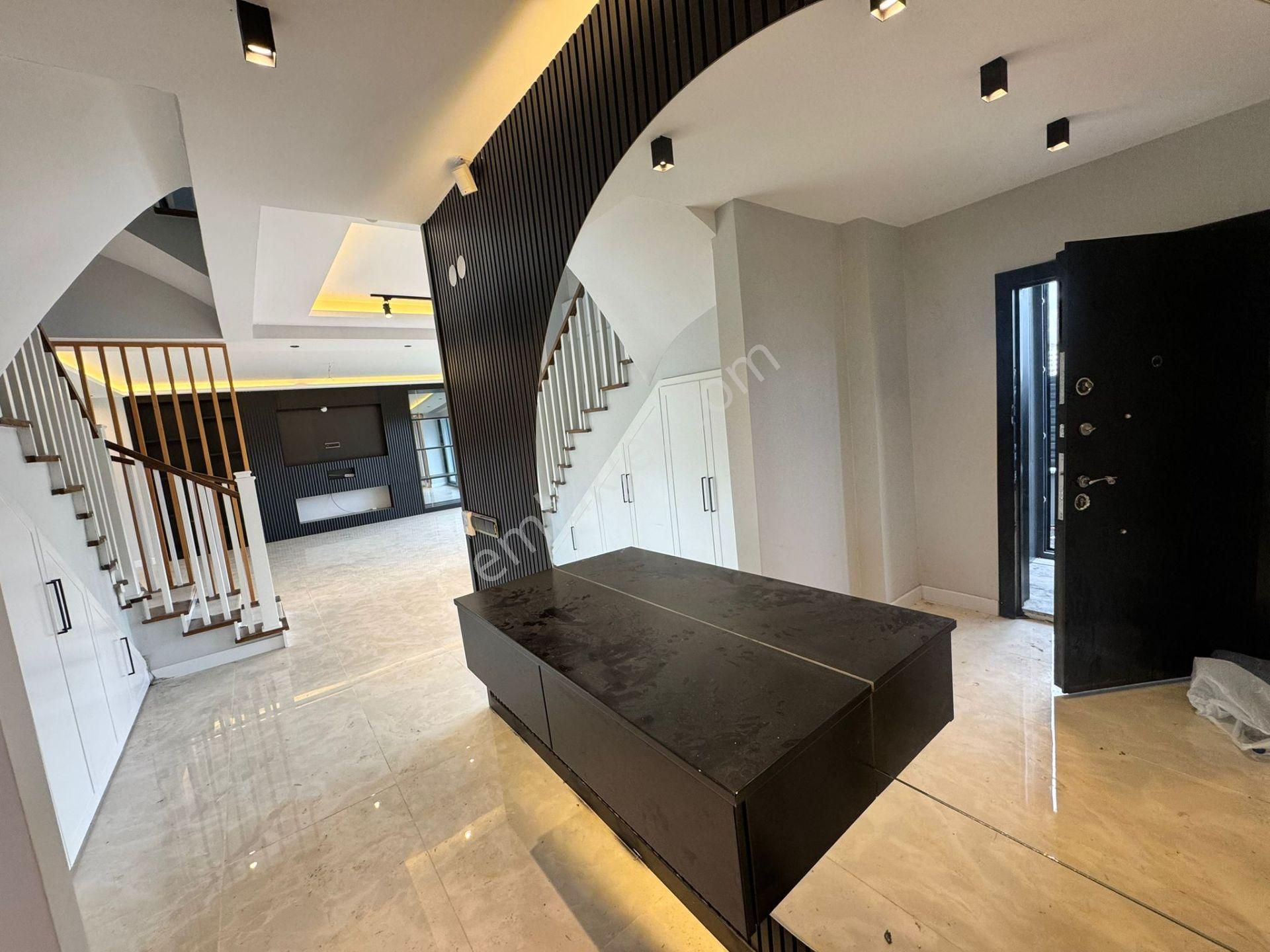 Remax Mid'den Satılık Havuzlu Villa /karesi Yeni Mahalle'de - Görsel 17