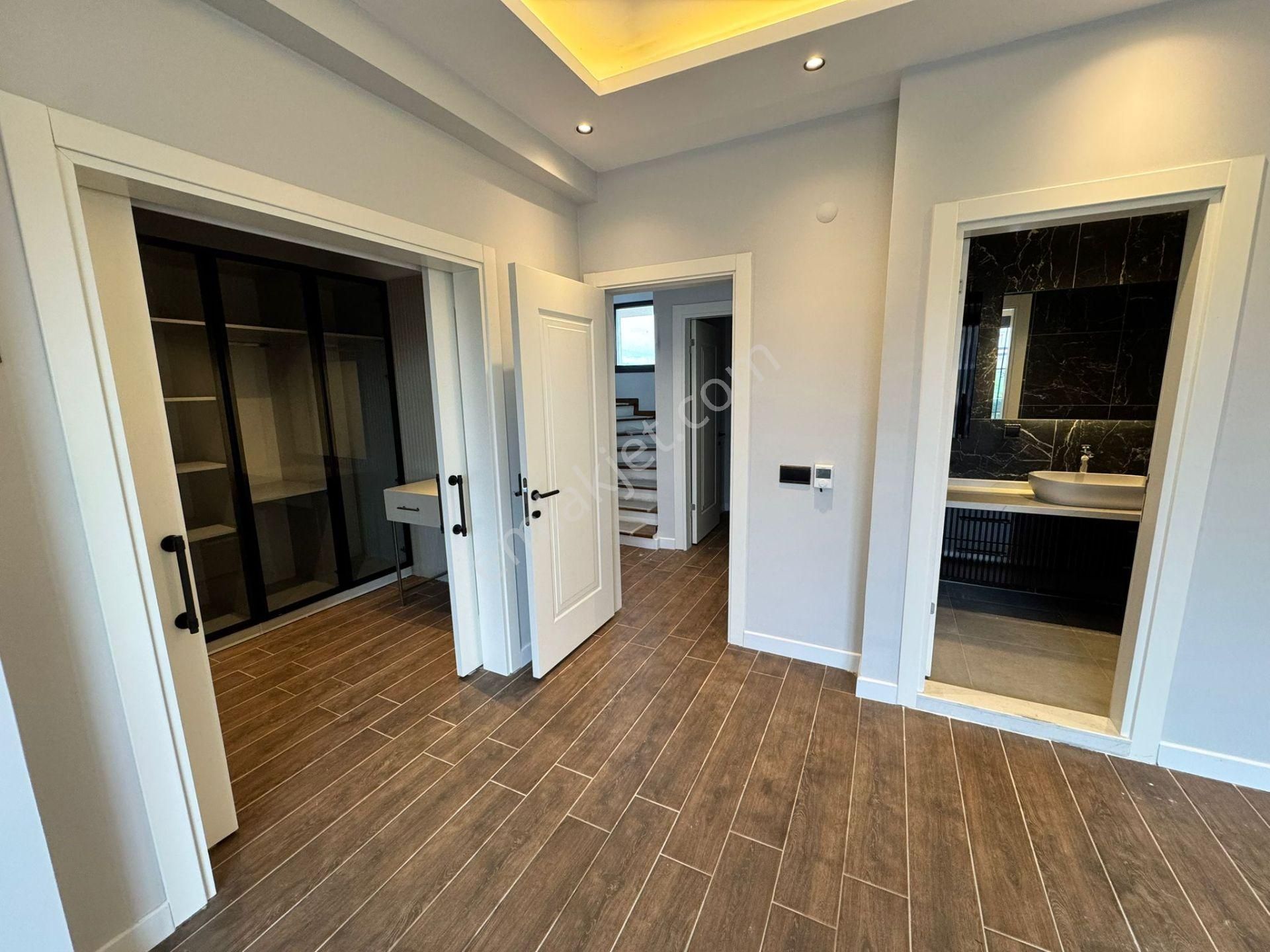 Remax Mid'den Satılık Havuzlu Villa /karesi Yeni Mahalle'de - Görsel 29