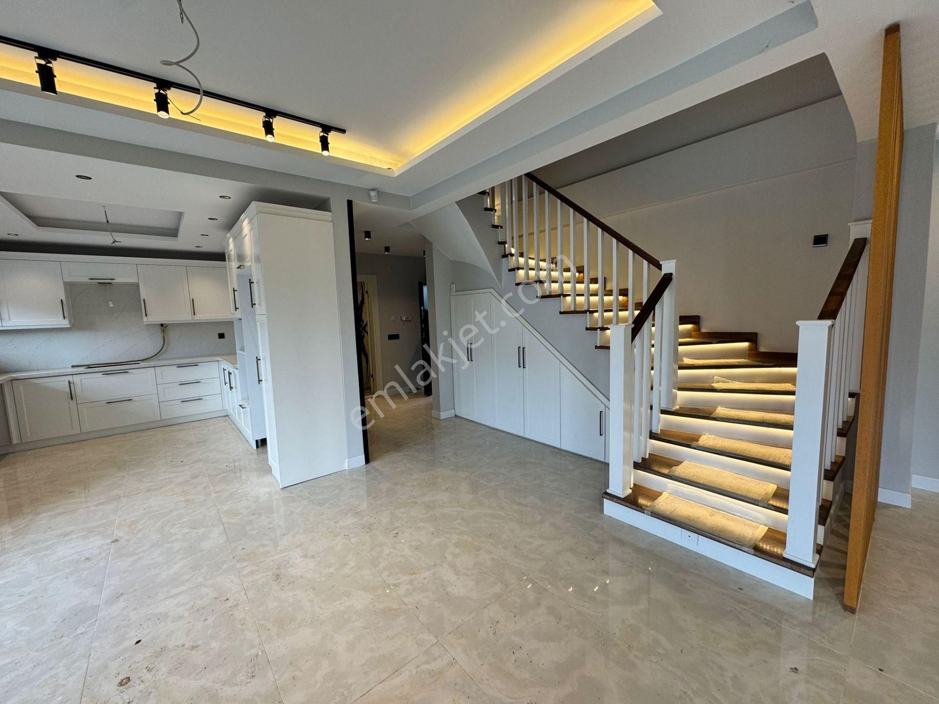 Remax Mid'den Satılık Havuzlu Villa /karesi Yeni Mahalle'de - Görsel 9