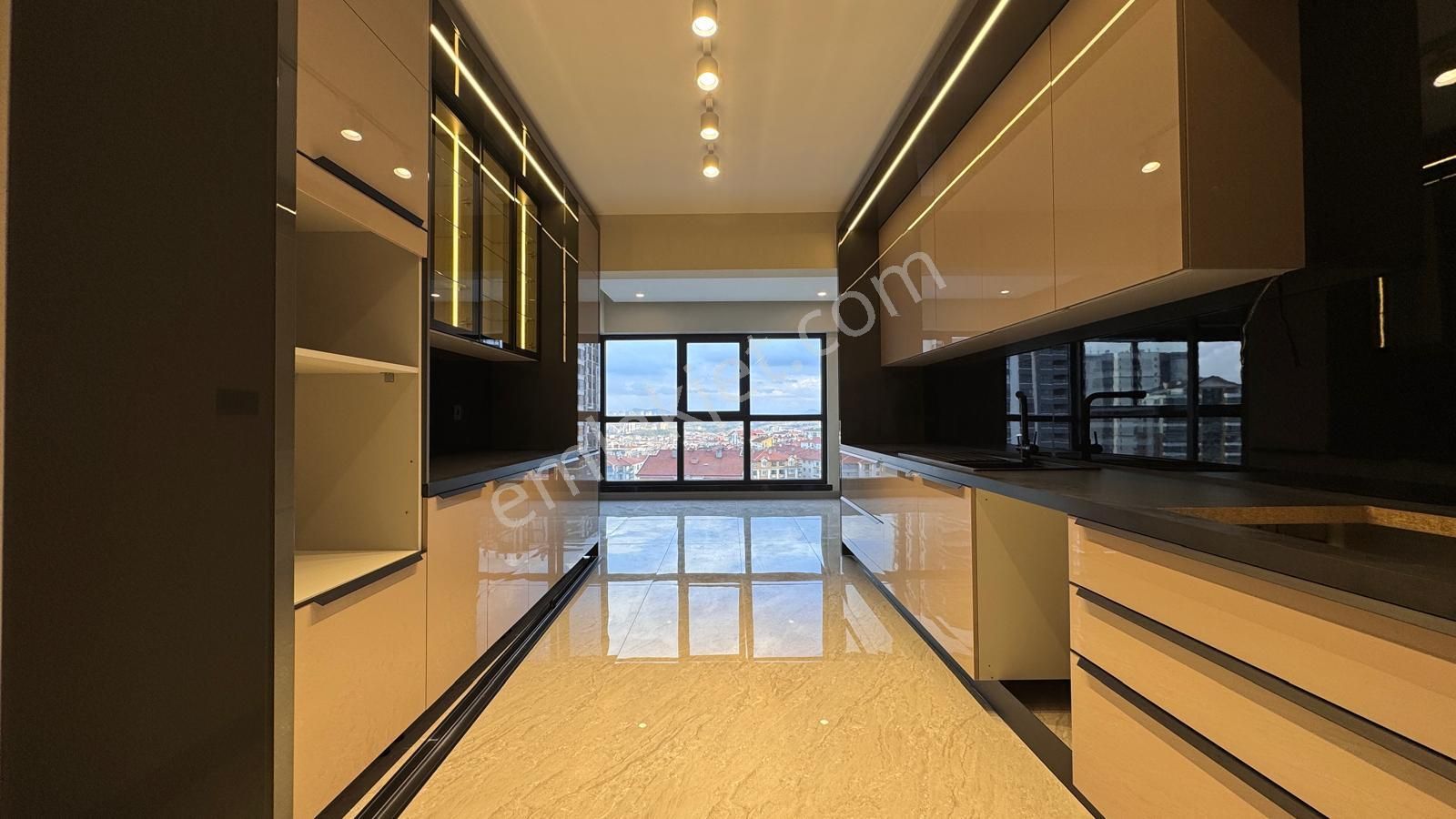 Pursaklar Mehmet Zengin Emlak'tan Kapalı Otoparkı Ultra Lüks Sitede 2.kat 4+1 Daire - Görsel 2