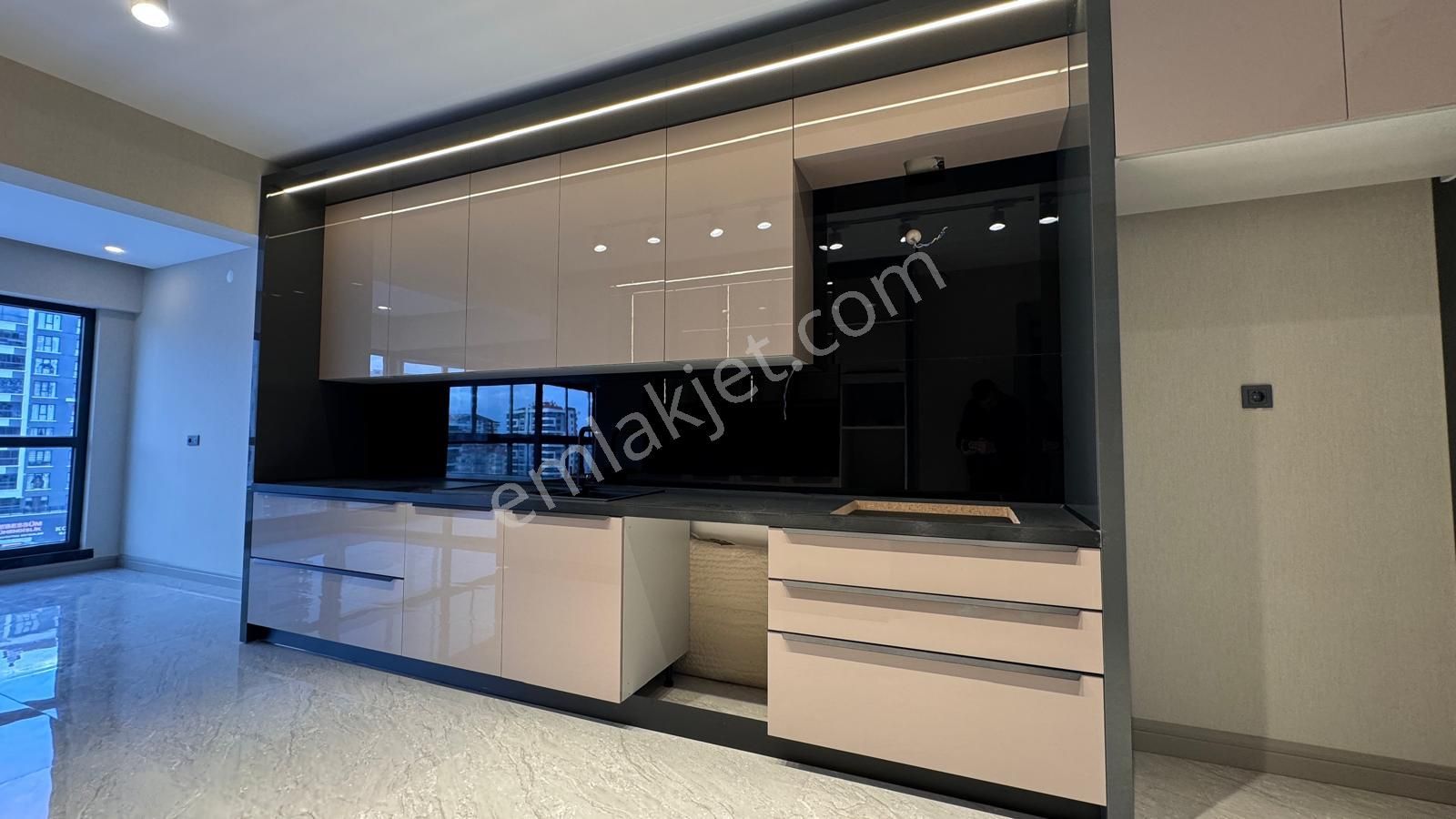 Pursaklar Mehmet Zengin Emlak'tan Kapalı Otoparkı Ultra Lüks Sitede 2.kat 4+1 Daire - Görsel 4