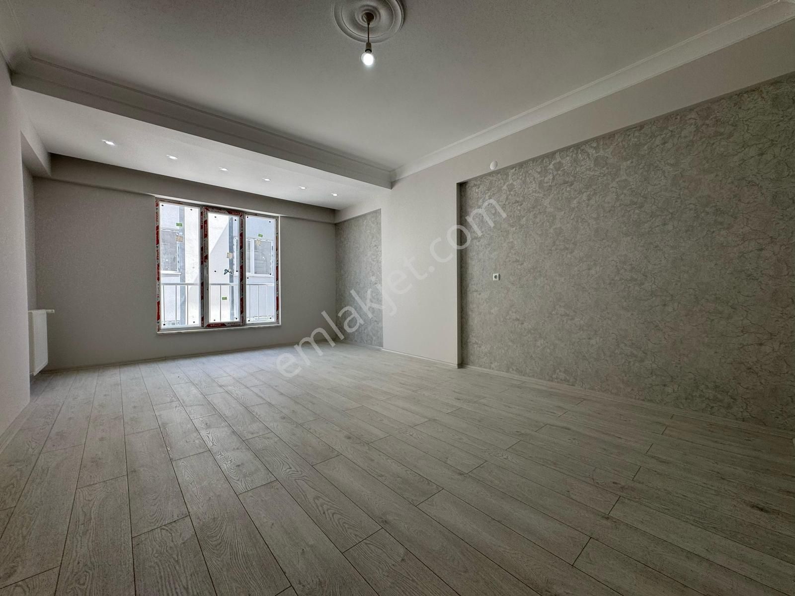 Cadde Üstü Kapalı Otoparklı Ultra Lüks Satılık Sıfır 4+1 Daire