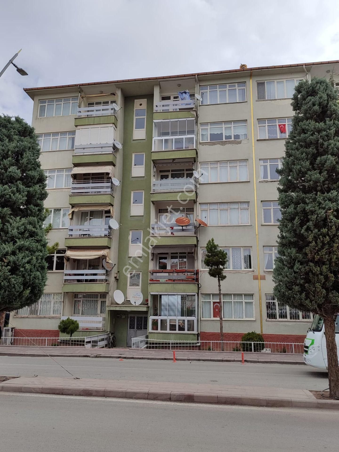 İstasyon Caddesi Güven Evlerde Kat 4 De Güney Cepheli.güzel Manzaralı Bakımlı Dairedir.