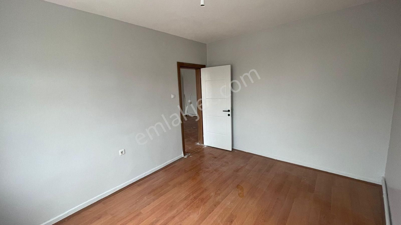 Aydınlıkevler Bahçivan Sokakta Güneş Alan 3+1 Kiralık Daire - Görsel 4