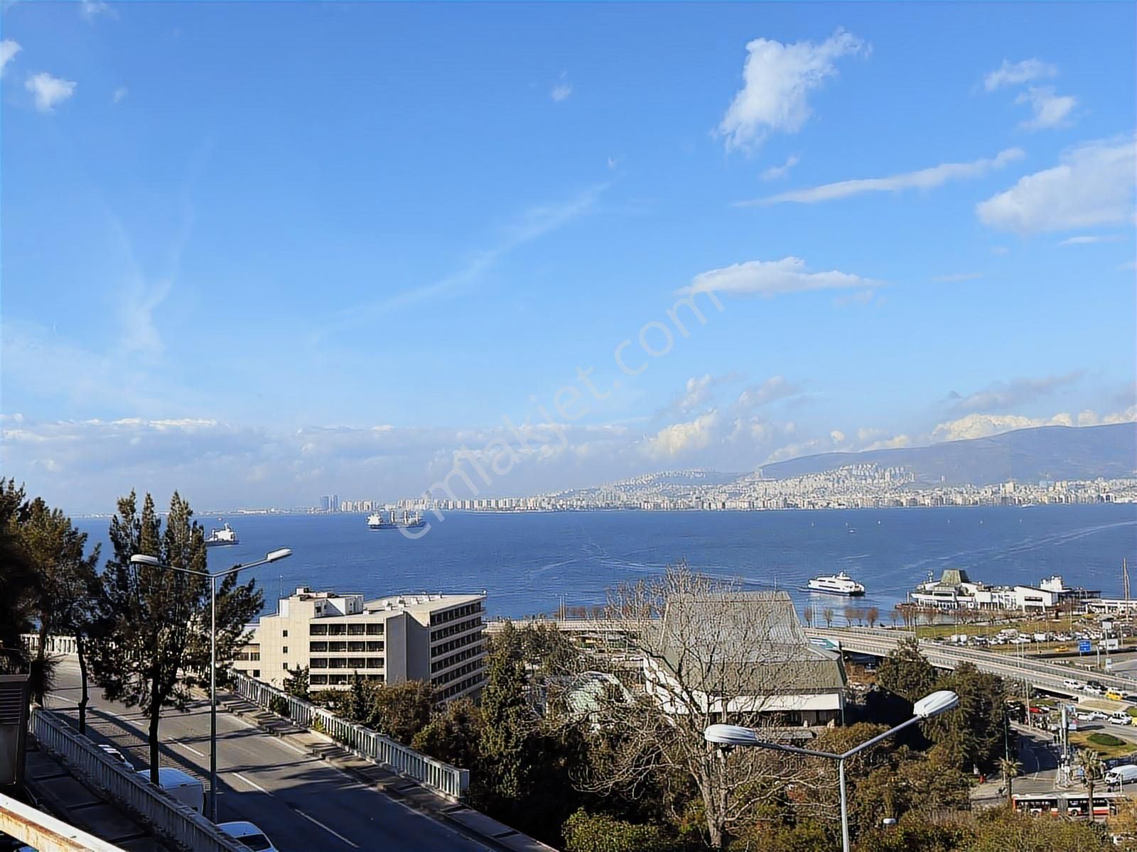 Konak'da Panoramik Körfez Manzaralı Teraslı 4+1 Daire - Görsel 5