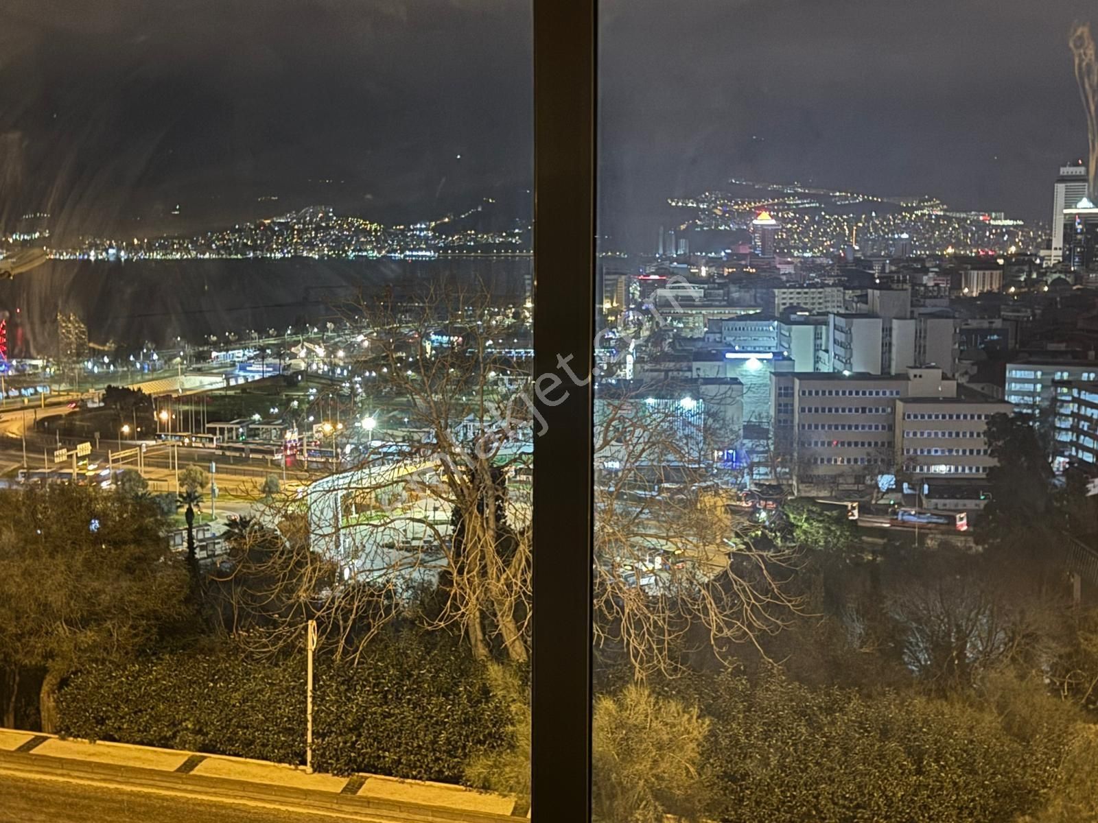 Konak'da Panoramik Körfez Manzaralı Teraslı 4+1 Daire - Görsel 20