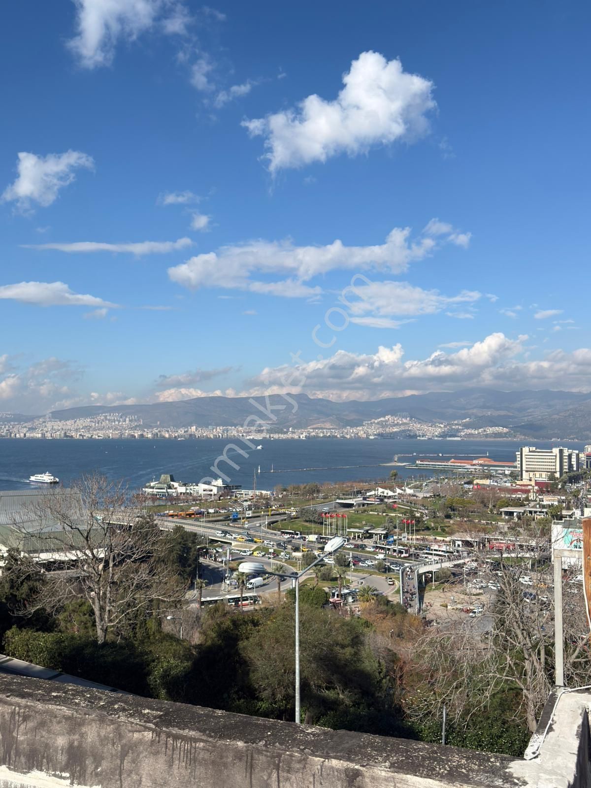 Konak'da Panoramik Körfez Manzaralı Teraslı 4+1 Daire - Görsel 4