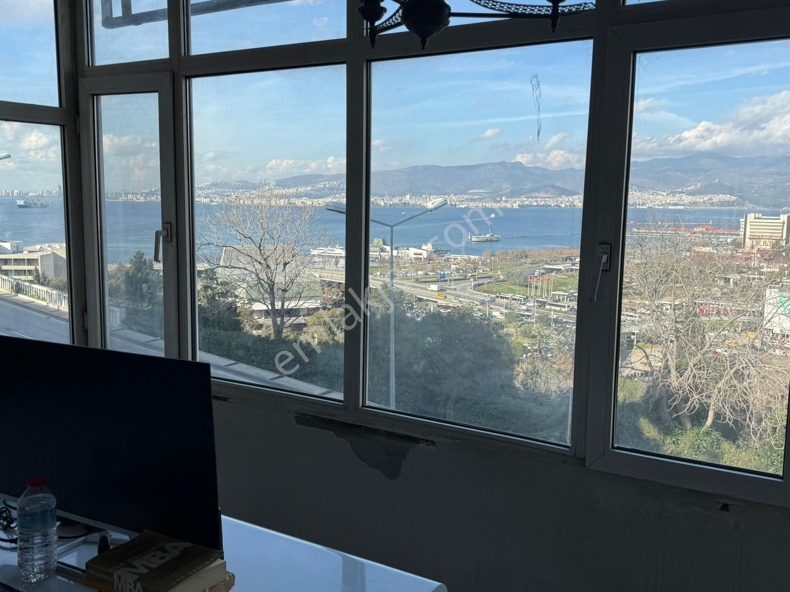 Konak'da Panoramik Körfez Manzaralı Teraslı 4+1 Daire - Görsel 16