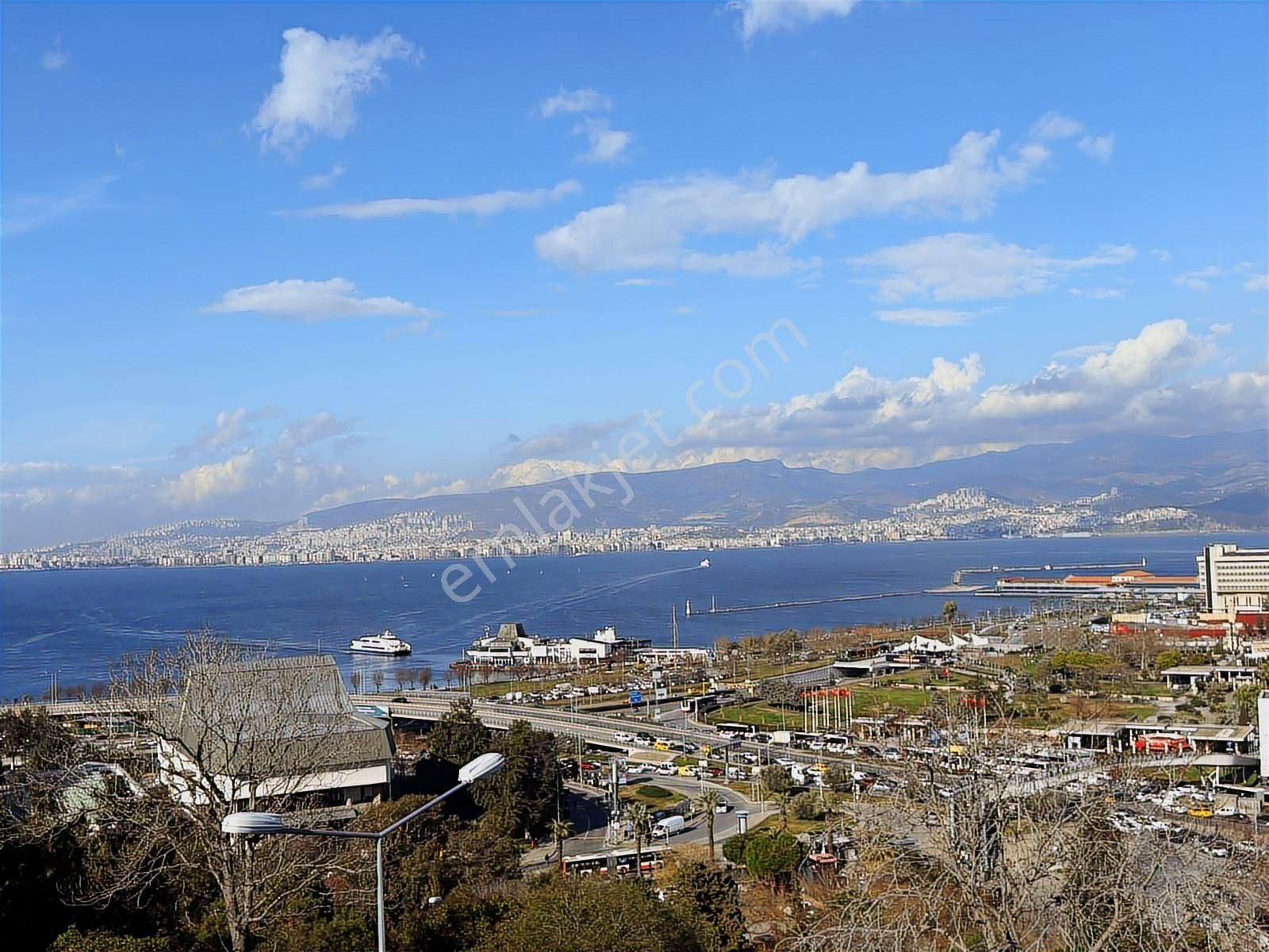 Konak'da Panoramik Körfez Manzaralı Teraslı 4+1 Daire - Görsel 18