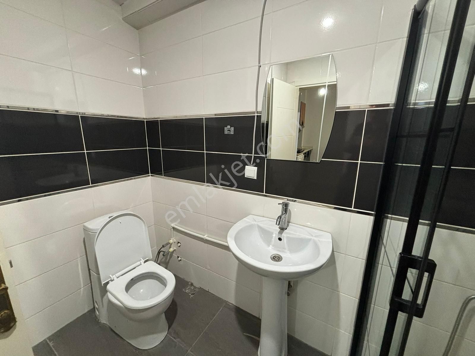 Görüklede Abonelikleri Açık Full Eşyalı 1+1 Geniş Kiralık Daire - Görsel 22