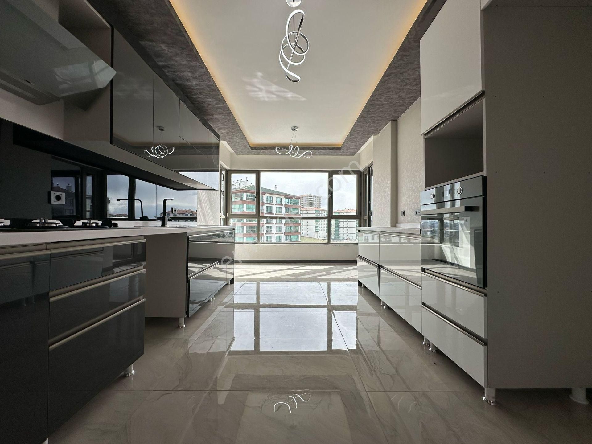 Pursaklar Mehmet Zengin Emlak'tan Kapalı Otoparklı Çift Banyolu 11.kat 4+1 Ultra Lüks Sitede - Görsel 8