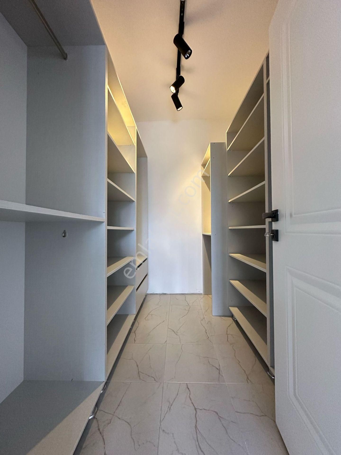 Pursaklar Mehmet Zengin Emlak'tan Kapalı Otoparklı Çift Banyolu 11.kat 4+1 Ultra Lüks Sitede - Görsel 32