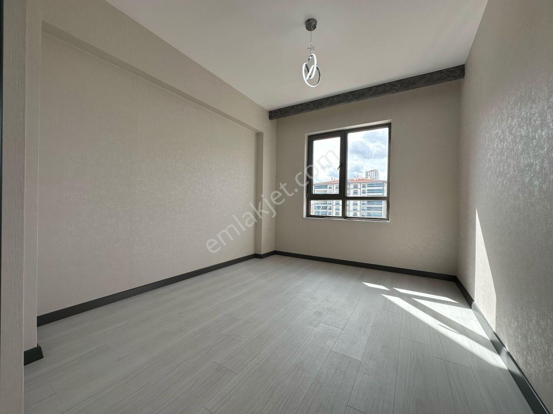 Pursaklar Mehmet Zengin Emlak'tan Kapalı Otoparklı Çift Banyolu 11.kat 4+1 Ultra Lüks Sitede - Görsel 13