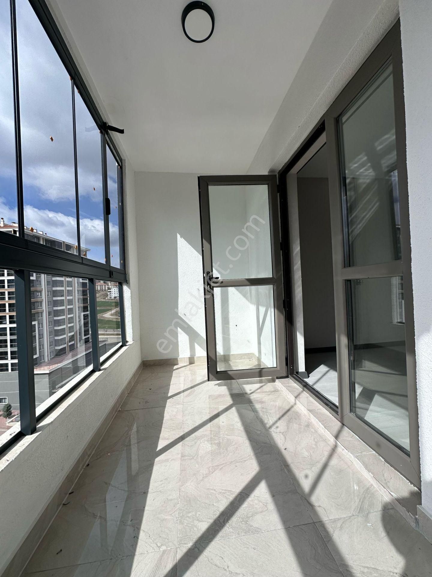 Pursaklar Mehmet Zengin Emlak'tan Kapalı Otoparklı Çift Banyolu 11.kat 4+1 Ultra Lüks Sitede - Görsel 21