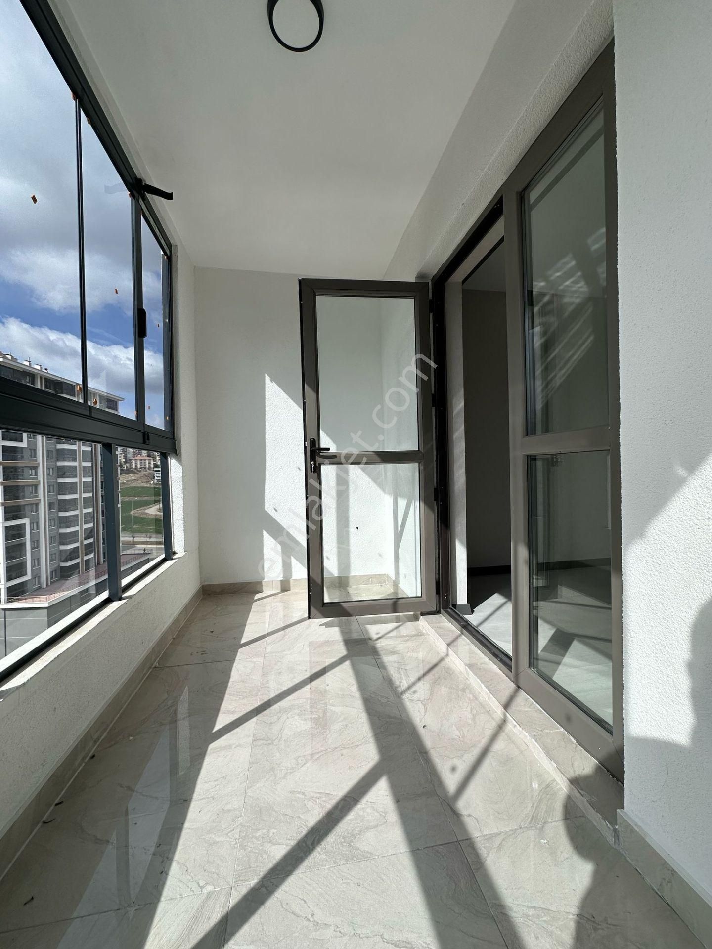 Pursaklar Mehmet Zengin Emlak'tan Kapalı Otoparklı Çift Banyolu 11.kat 4+1 Ultra Lüks Sitede - Görsel 31