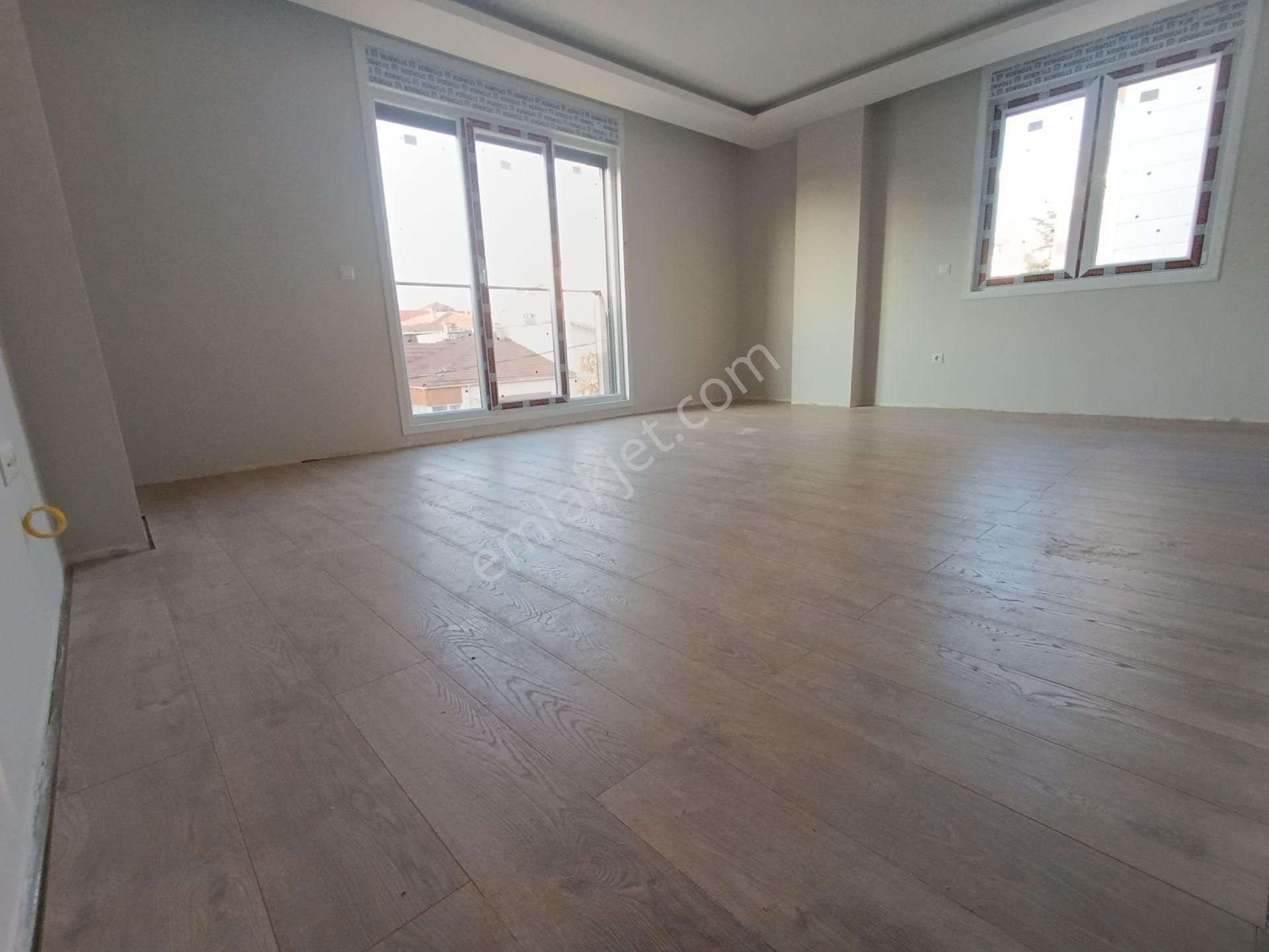Pendik Güzelyalıda Satılık 3+1 Tek Daire Üstü Asansör Otoparklı Cadde Üstü Lüks Daire - Görsel 2