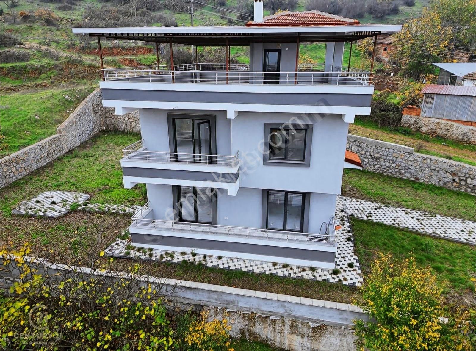 C21 Bal 'dan Gökçeyazı Köseağalar'da Satılık Bahçeli Lüks Villa