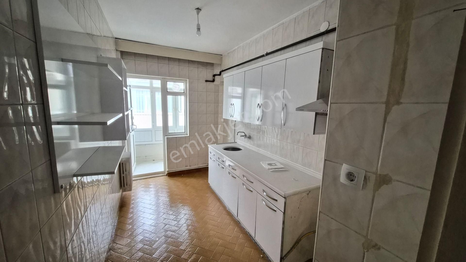 Abidin Paşada Full Yapılı 3. Katta 3+1 Kiralık Daire - Görsel 6