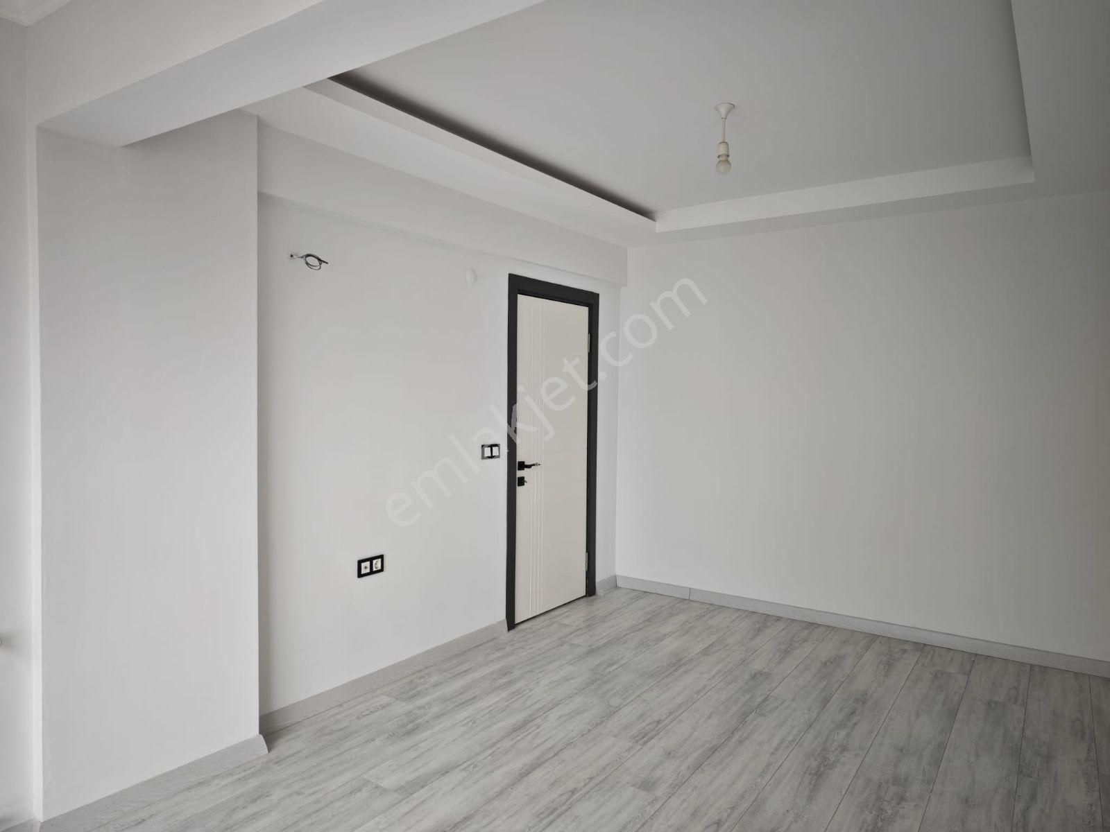 Cumhuriyet Mahallesi'nde Geniş 1+1 Daire Satılıktır - Görsel 4