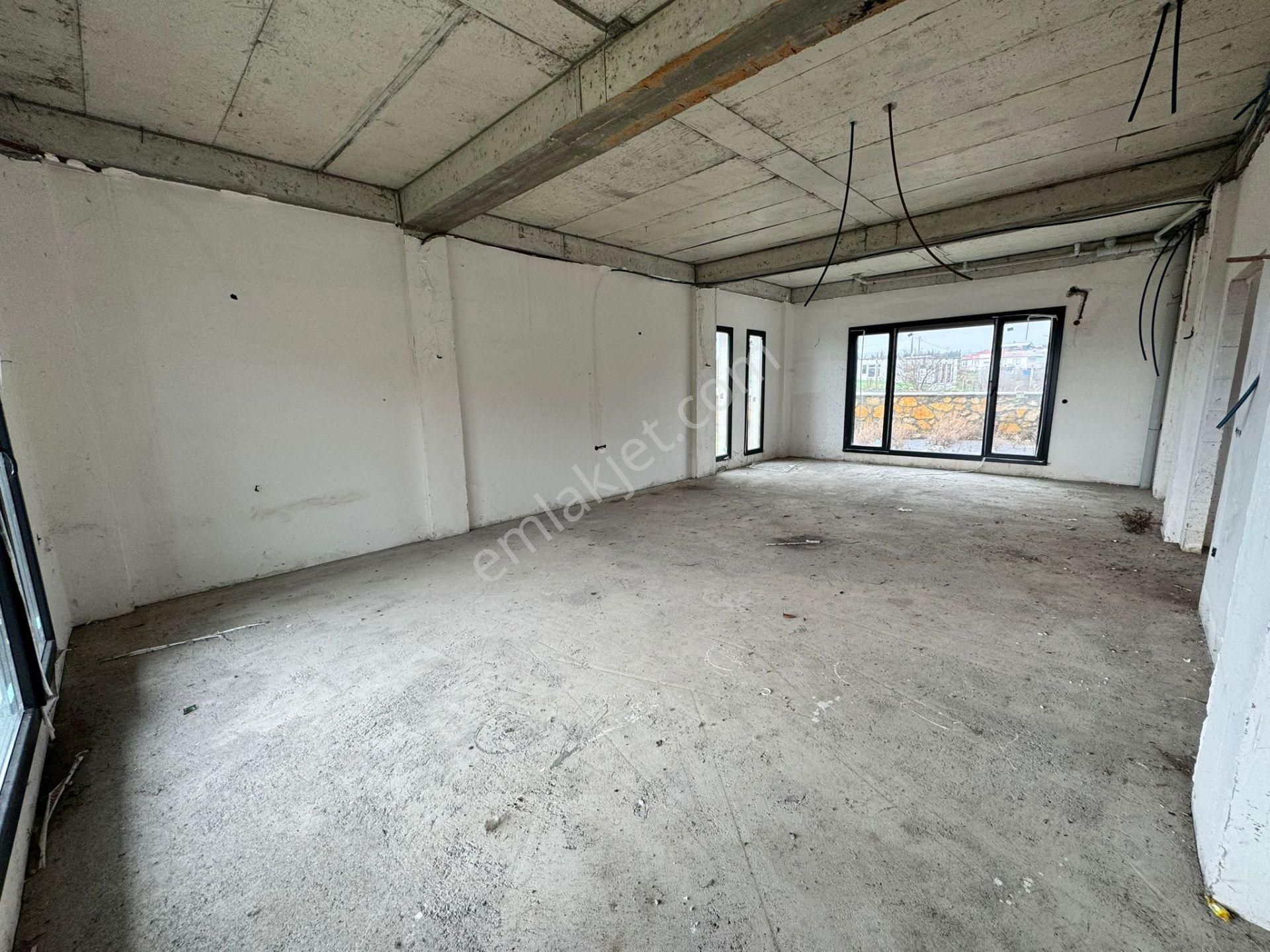 Remax Mid'den Satılık 1280 M2 Arsa Paylı Ve Tek Üç Cepheli Villa - Görsel 19