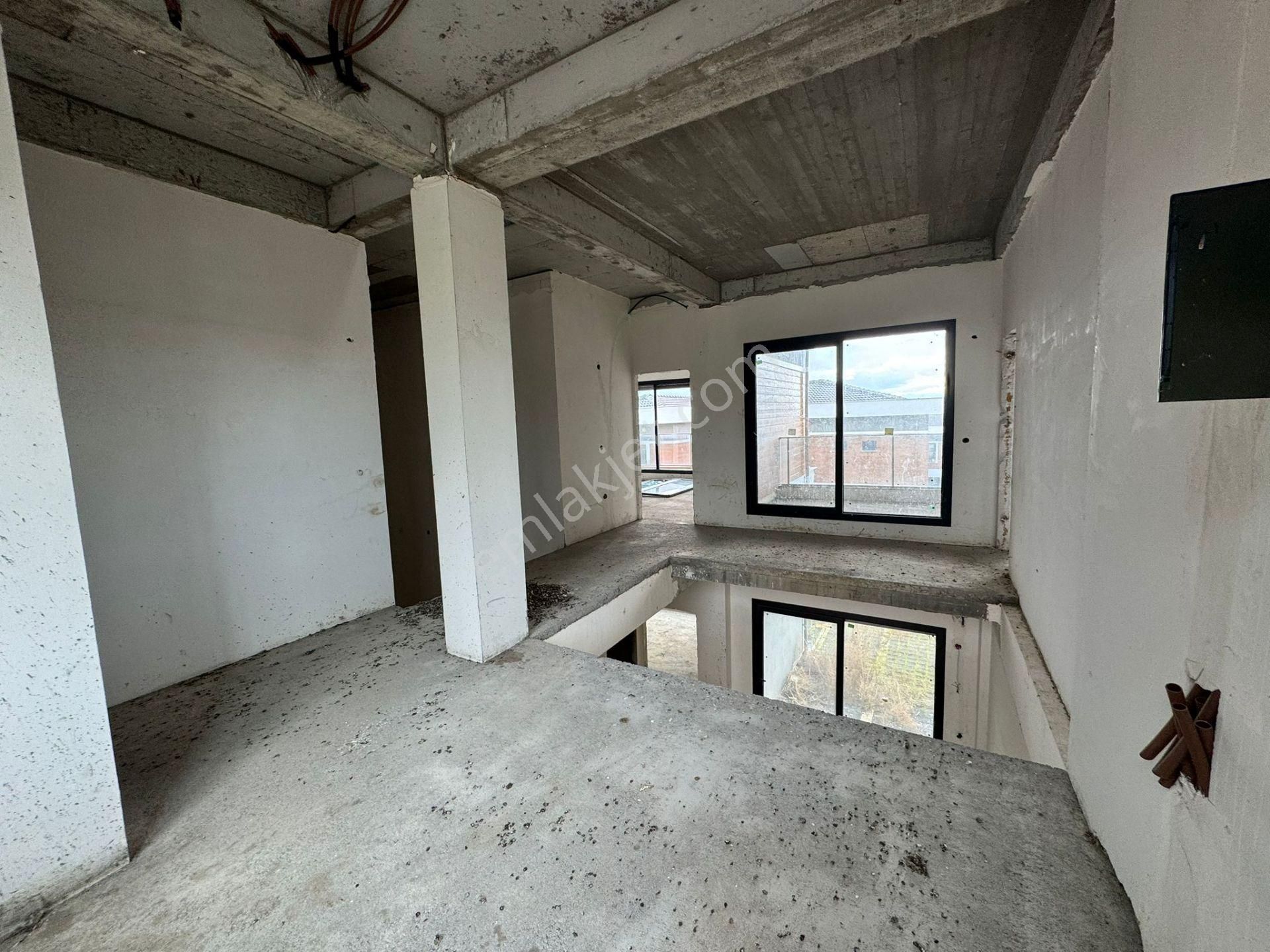 Remax Mid'den Satılık 1280 M2 Arsa Paylı Ve Tek Üç Cepheli Villa - Görsel 28