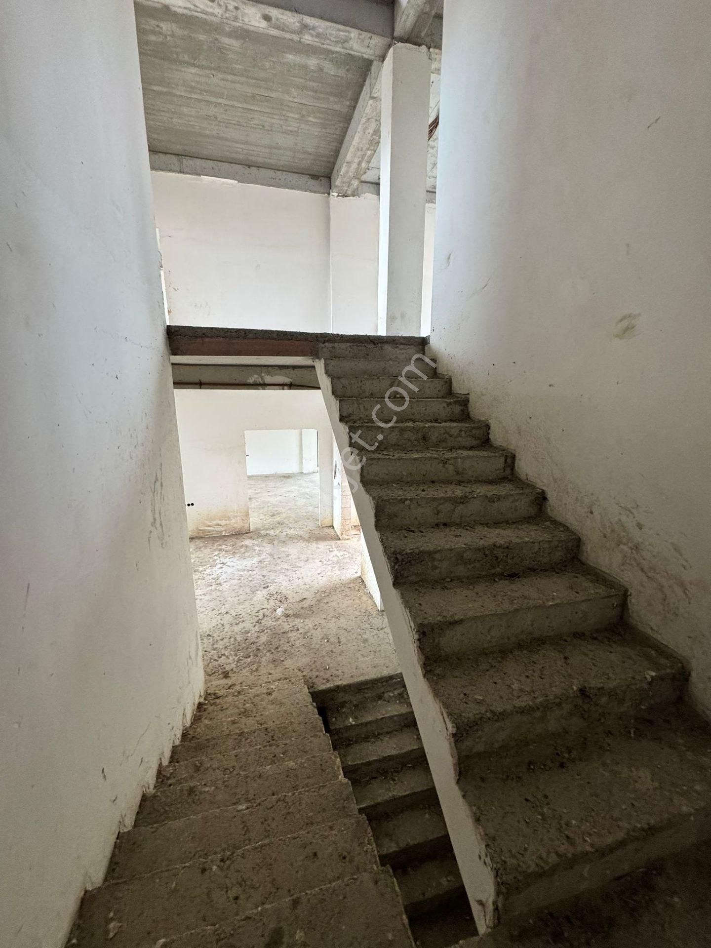 Remax Mid'den Satılık 1280 M2 Arsa Paylı Ve Tek Üç Cepheli Villa - Görsel 12
