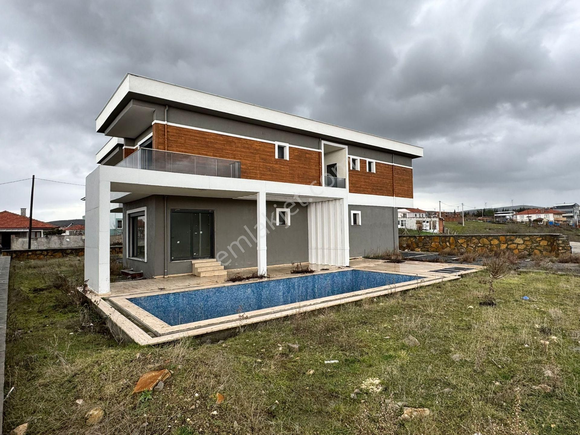 Remax Mid'den Satılık 1280 M2 Arsa Paylı Ve Tek Üç Cepheli Villa