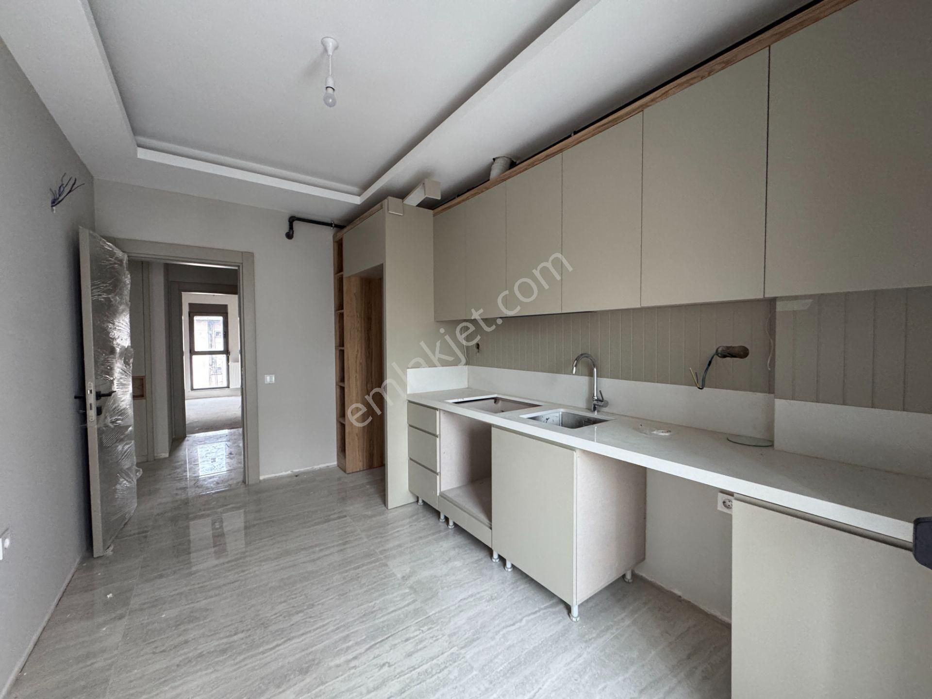 Kızıltoprak Tramvay Yakını Çift Banyolu 2+1 Ler - Görsel 4