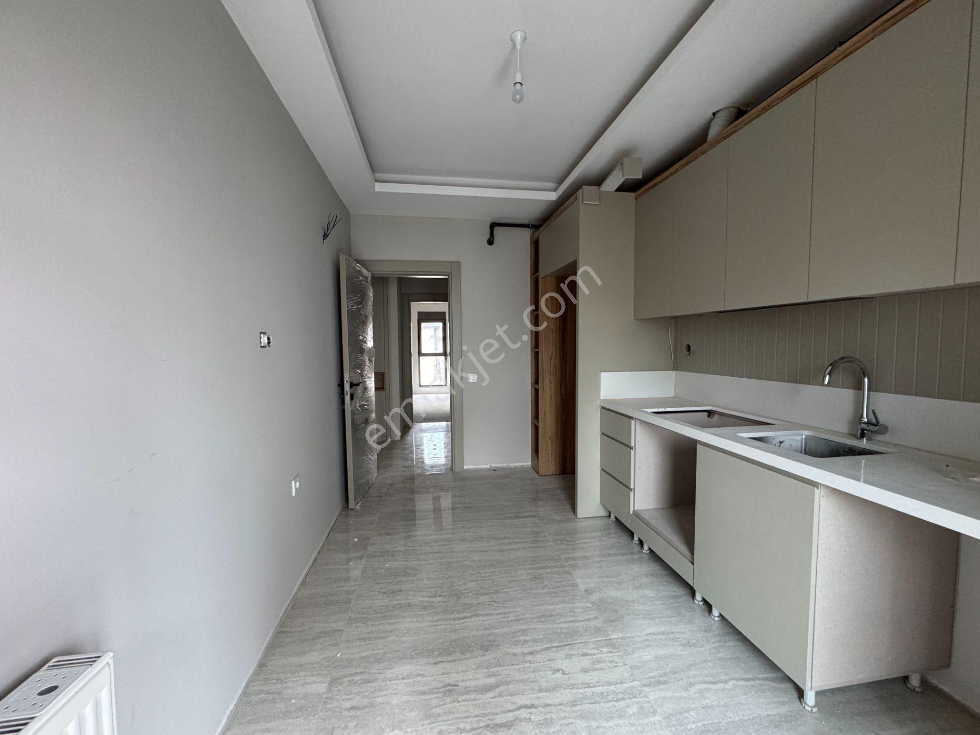 Kızıltoprak Tramvay Yakını Çift Banyolu 2+1 Ler - Görsel 5