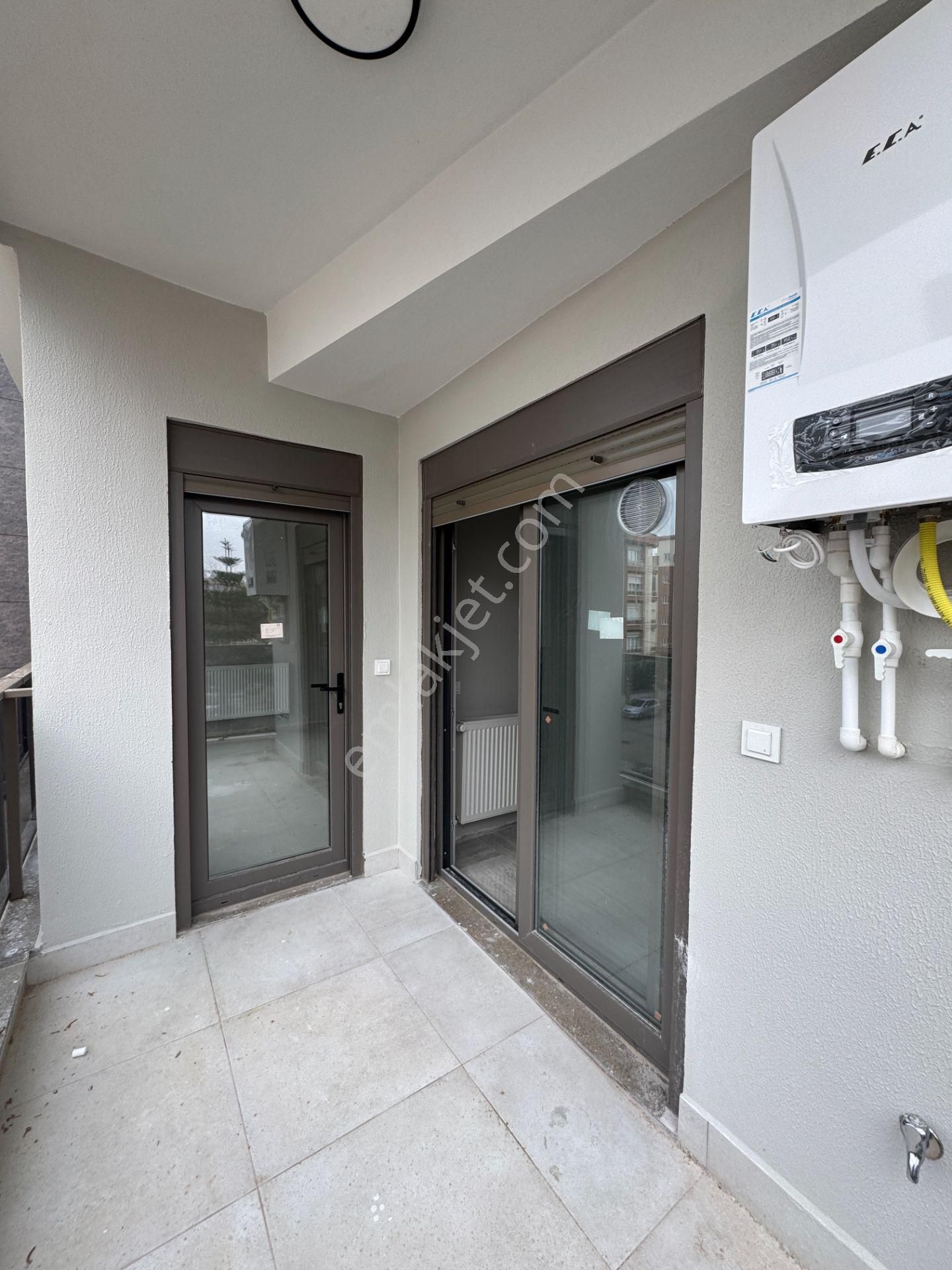 Kızıltoprak Tramvay Yakını Çift Banyolu 2+1 Ler - Görsel 2