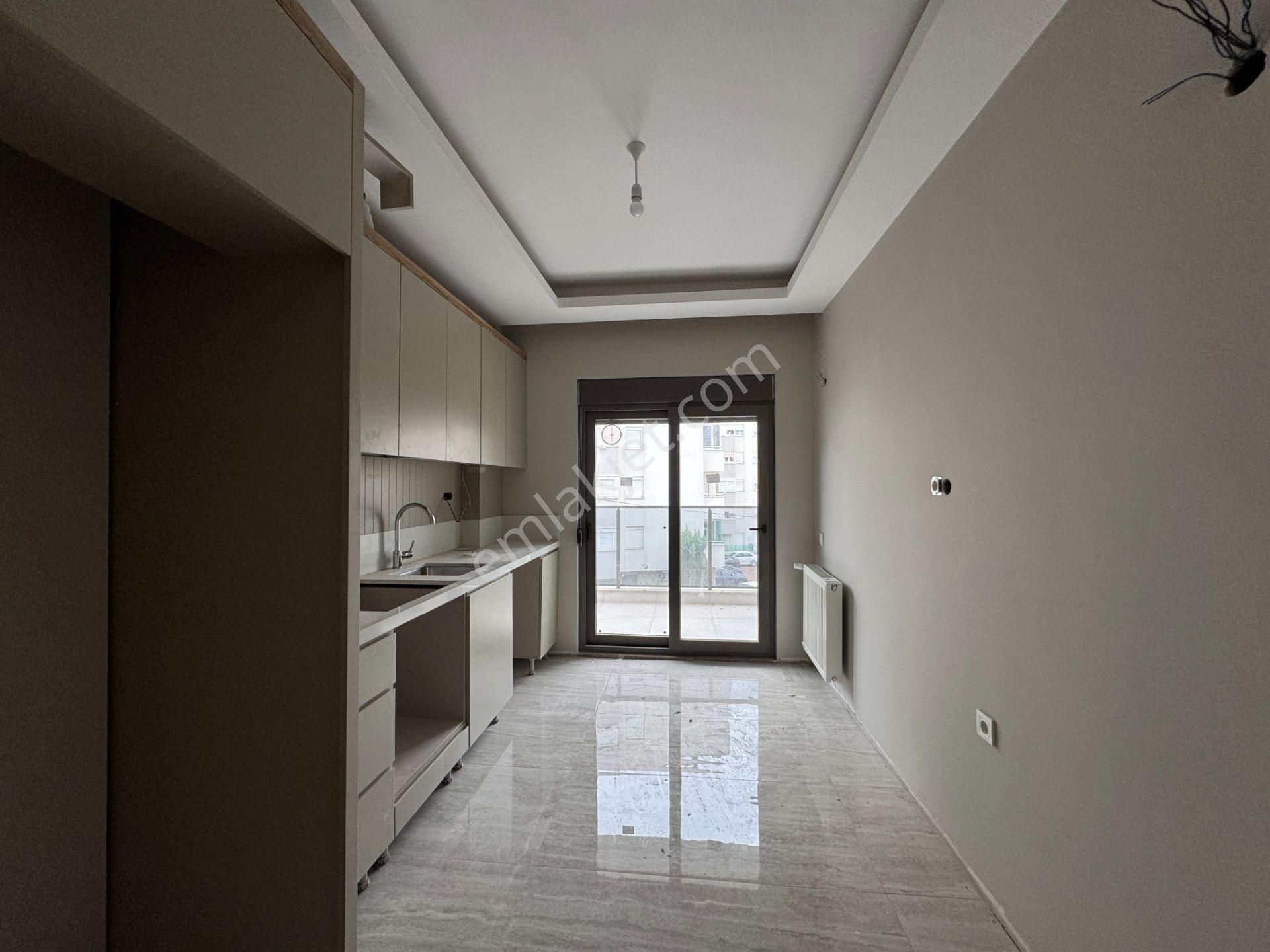 Kızıltoprak Tramvay Yakını Çift Banyolu 2+1 Ler